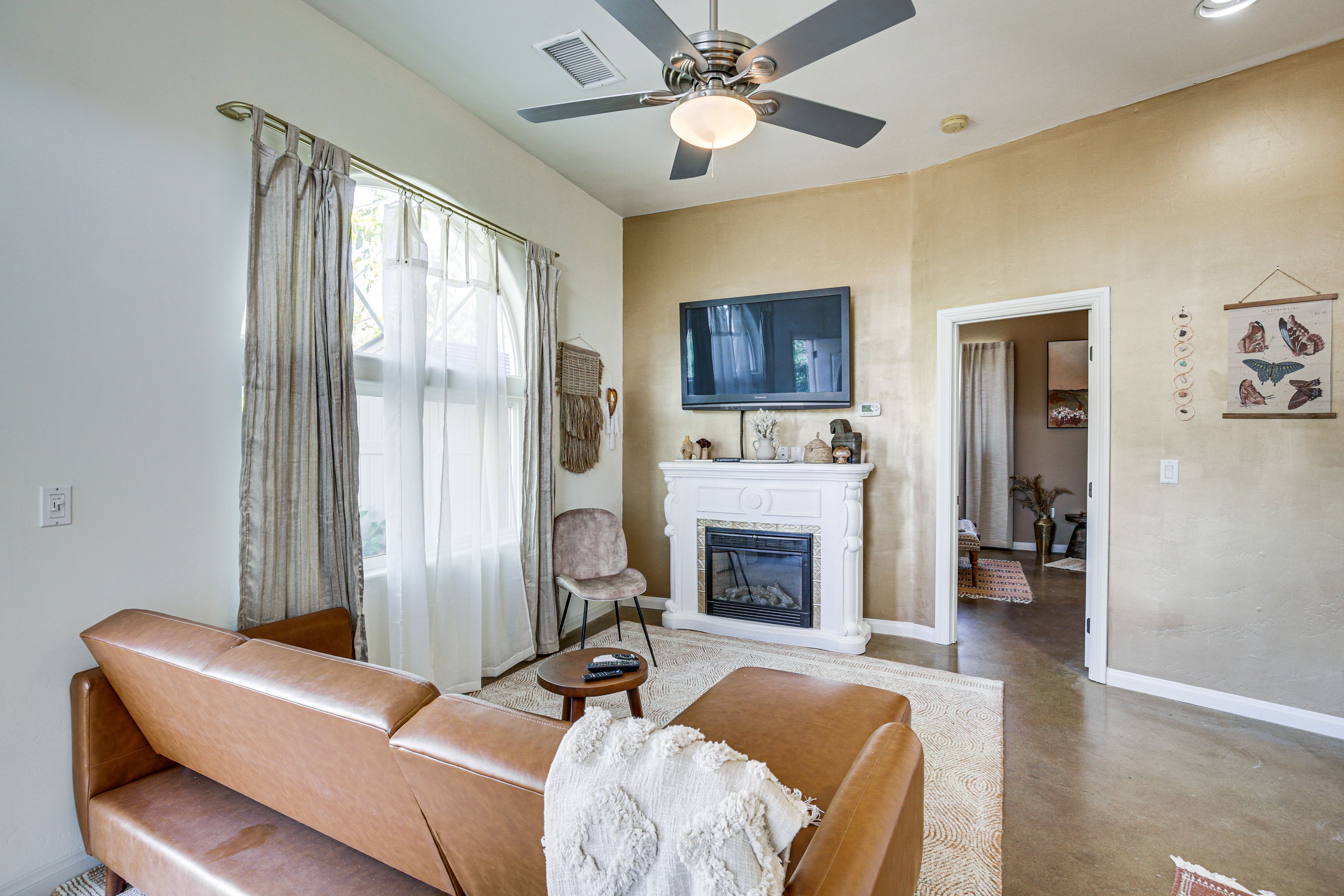 Living Room | Twin Futon | Fireplace | Smart TV