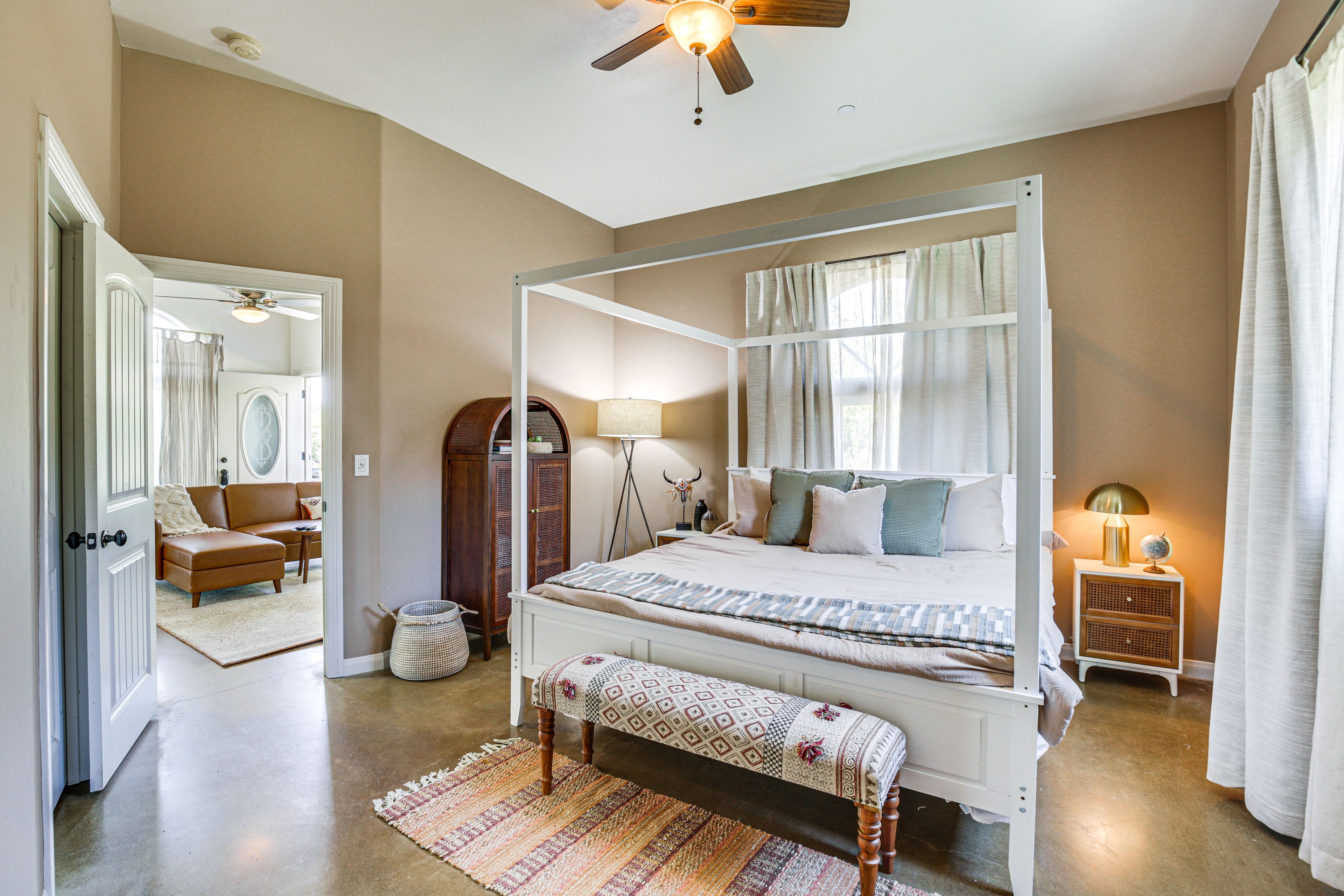 Bedroom | King Bed | Linens Provided