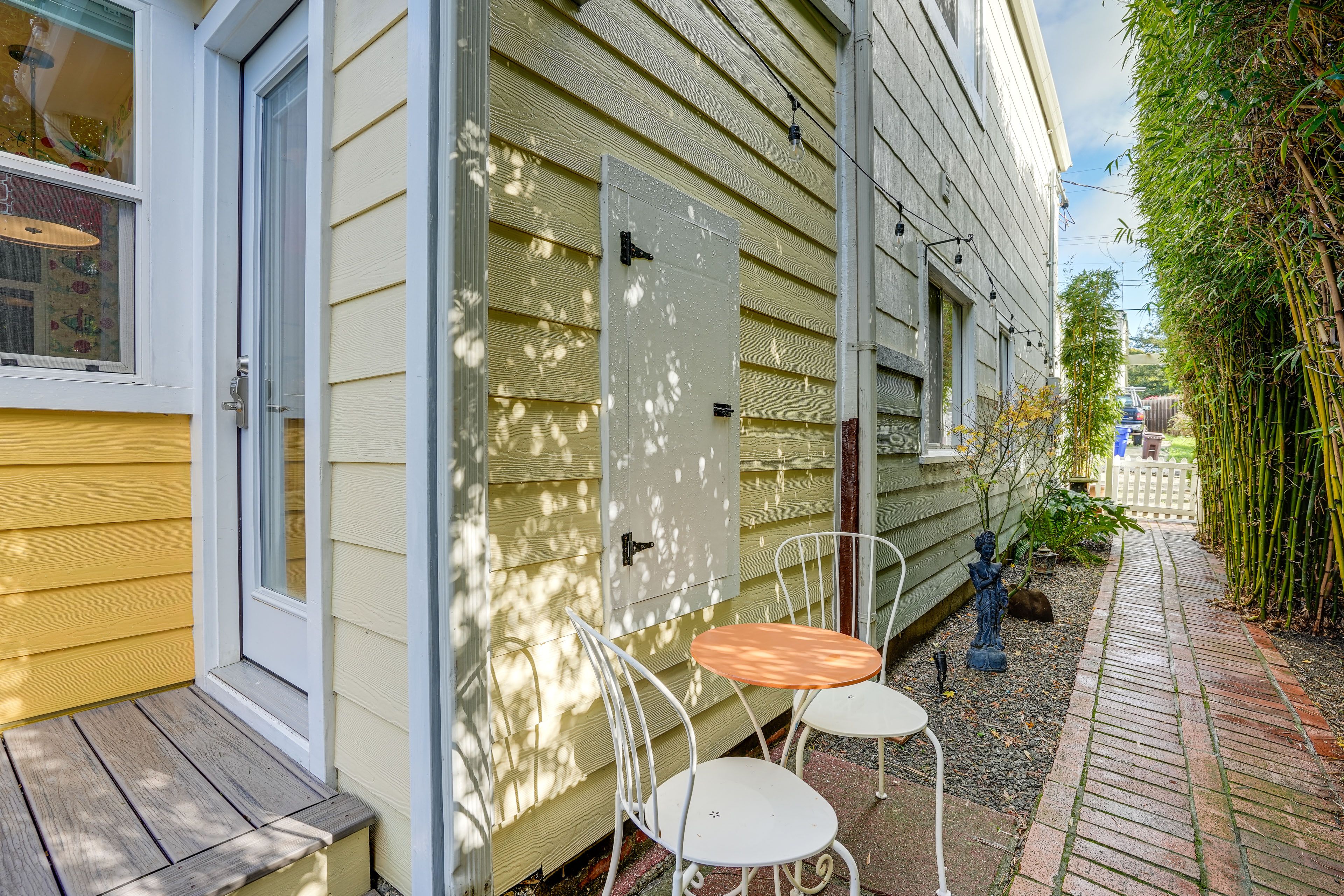 Front Entry | Dining Area