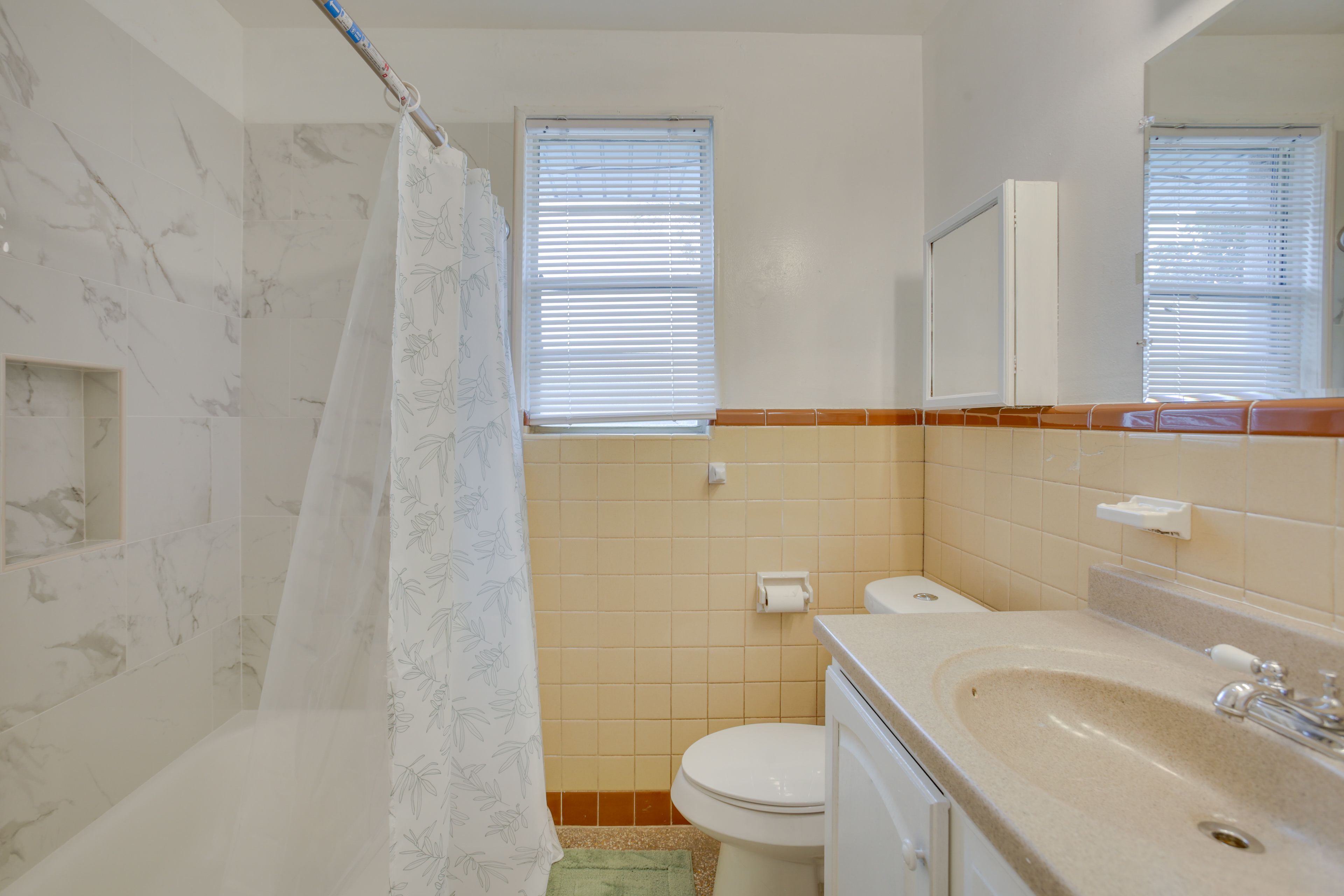 Full Bathroom | Hair Dryer