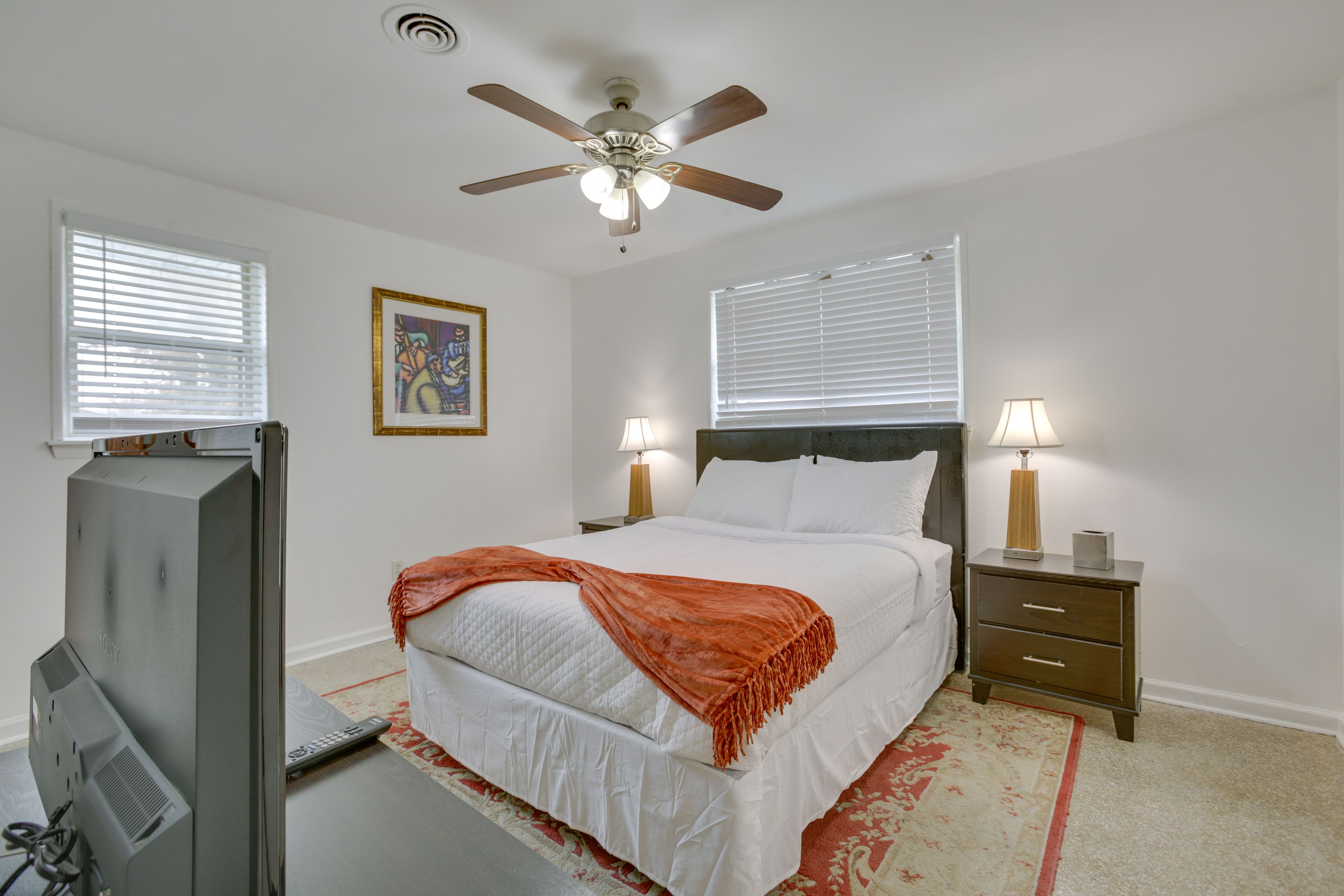 Bedroom 2 | Queen Bed | Smart TV