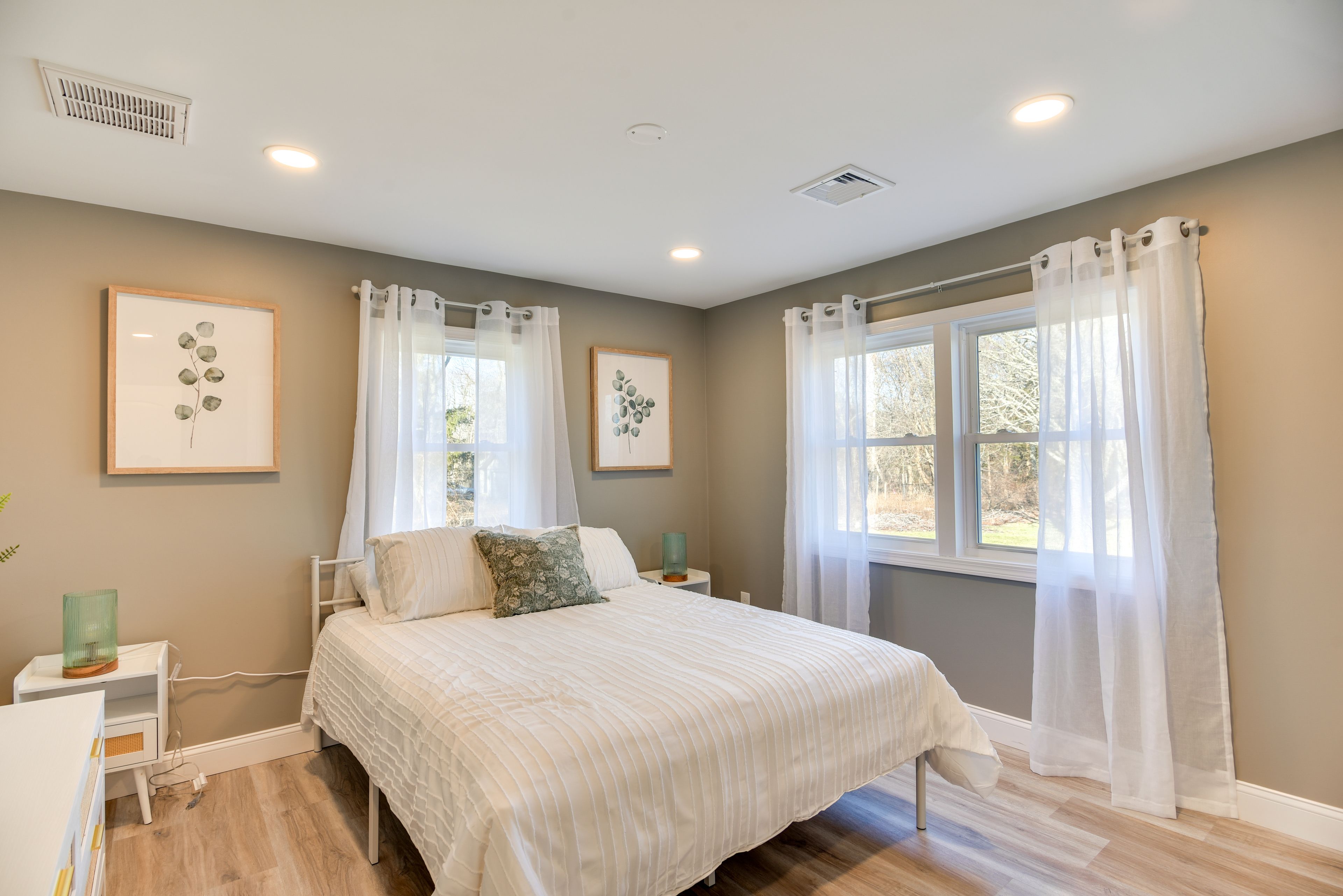 Bedroom 1 | Queen Bed | 1st Floor | Linens Provided