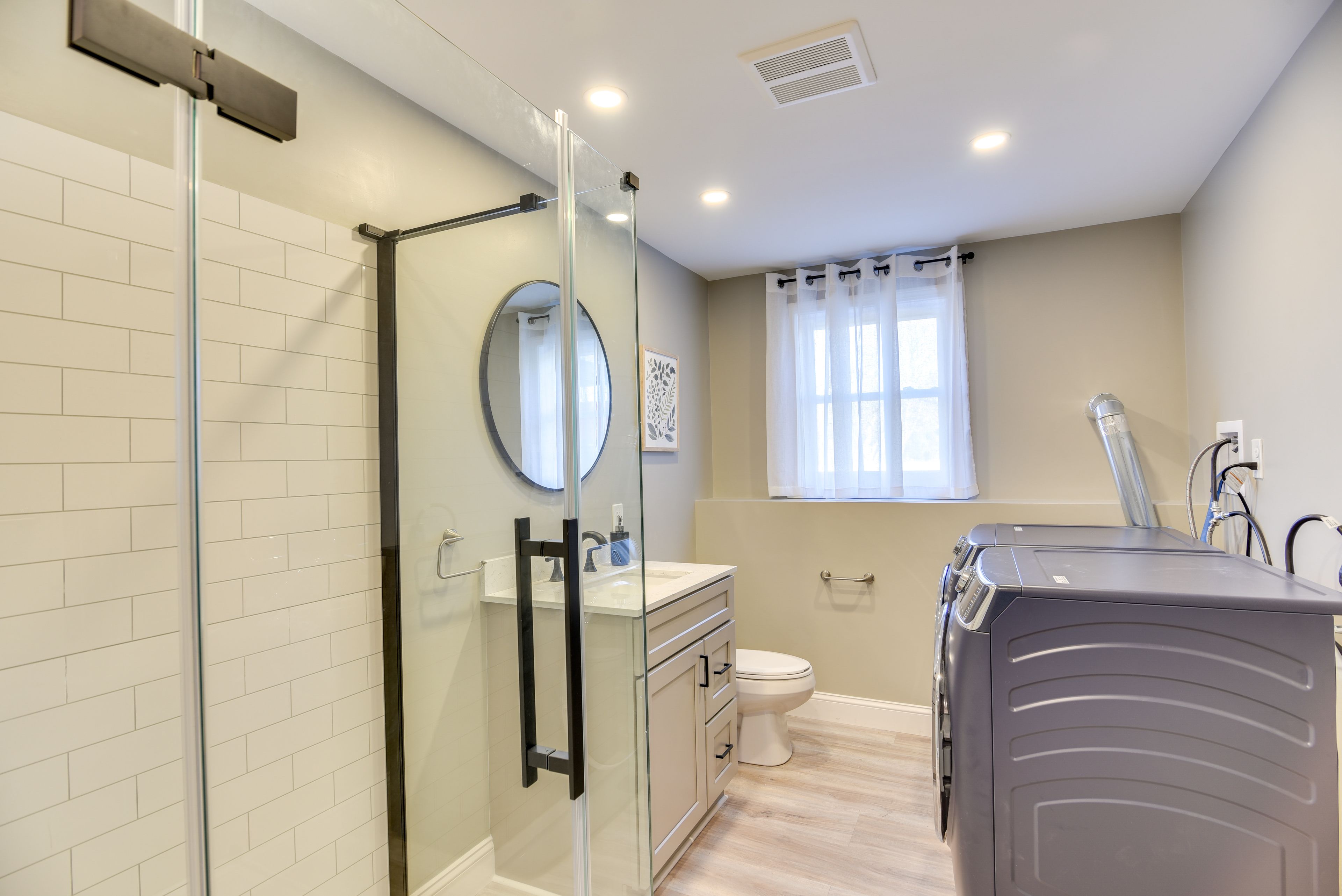 Full Bathroom | Basement | Washer/Dryer