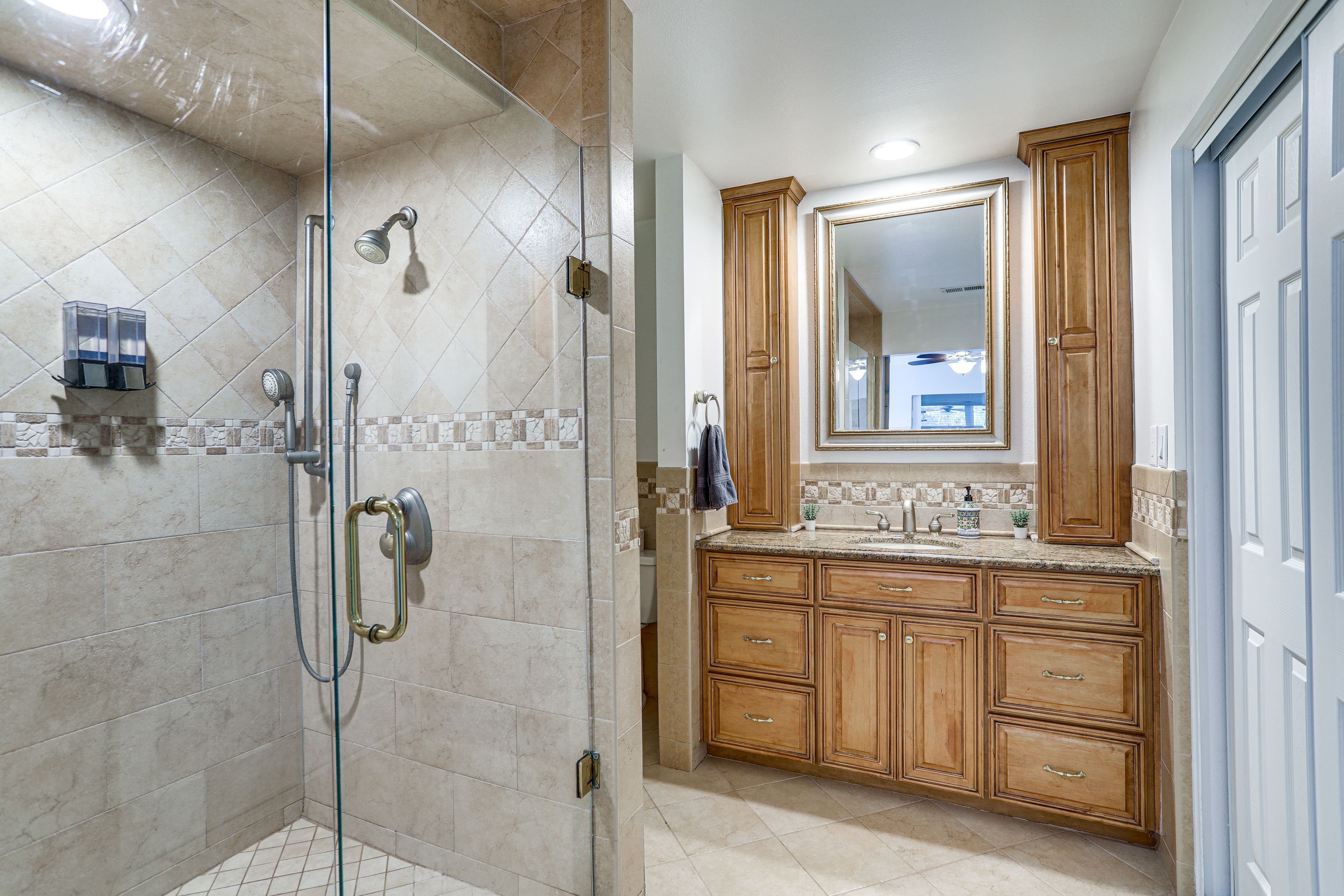 En-Suite Bathroom | Towels Provided | Complimentary Toiletries