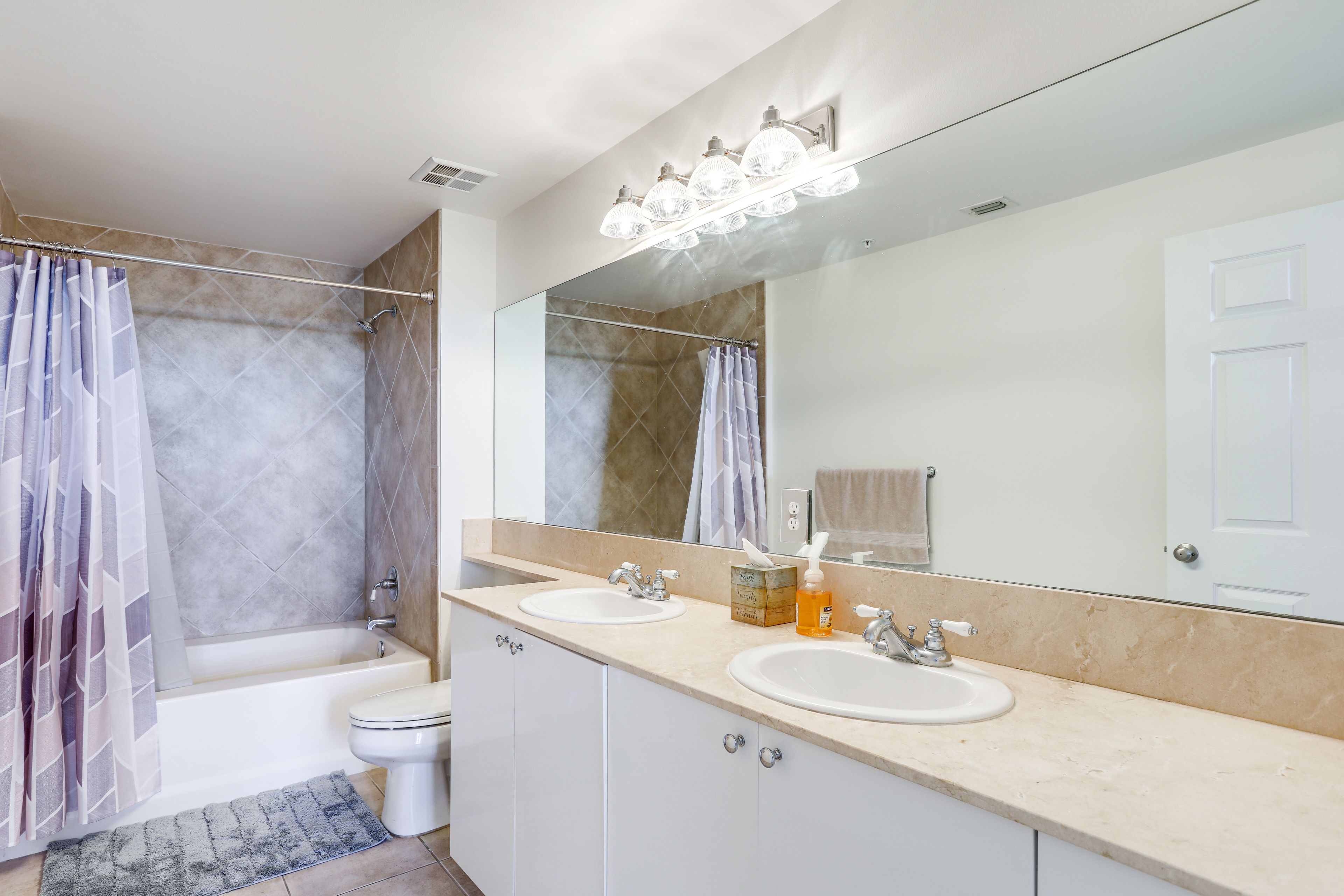 En-Suite Bathroom | Towels Provided