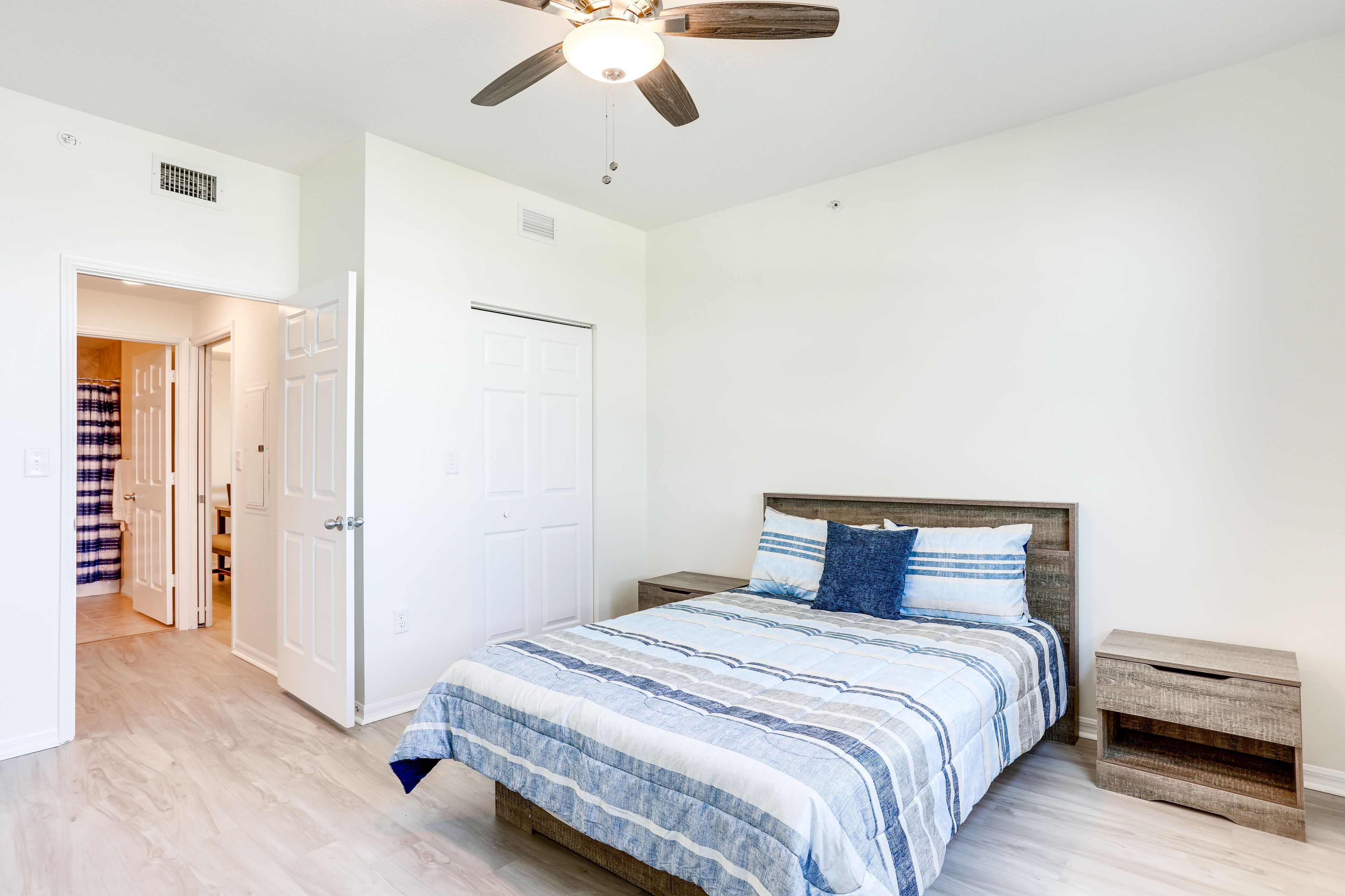 Bedroom 2 | Queen Bed