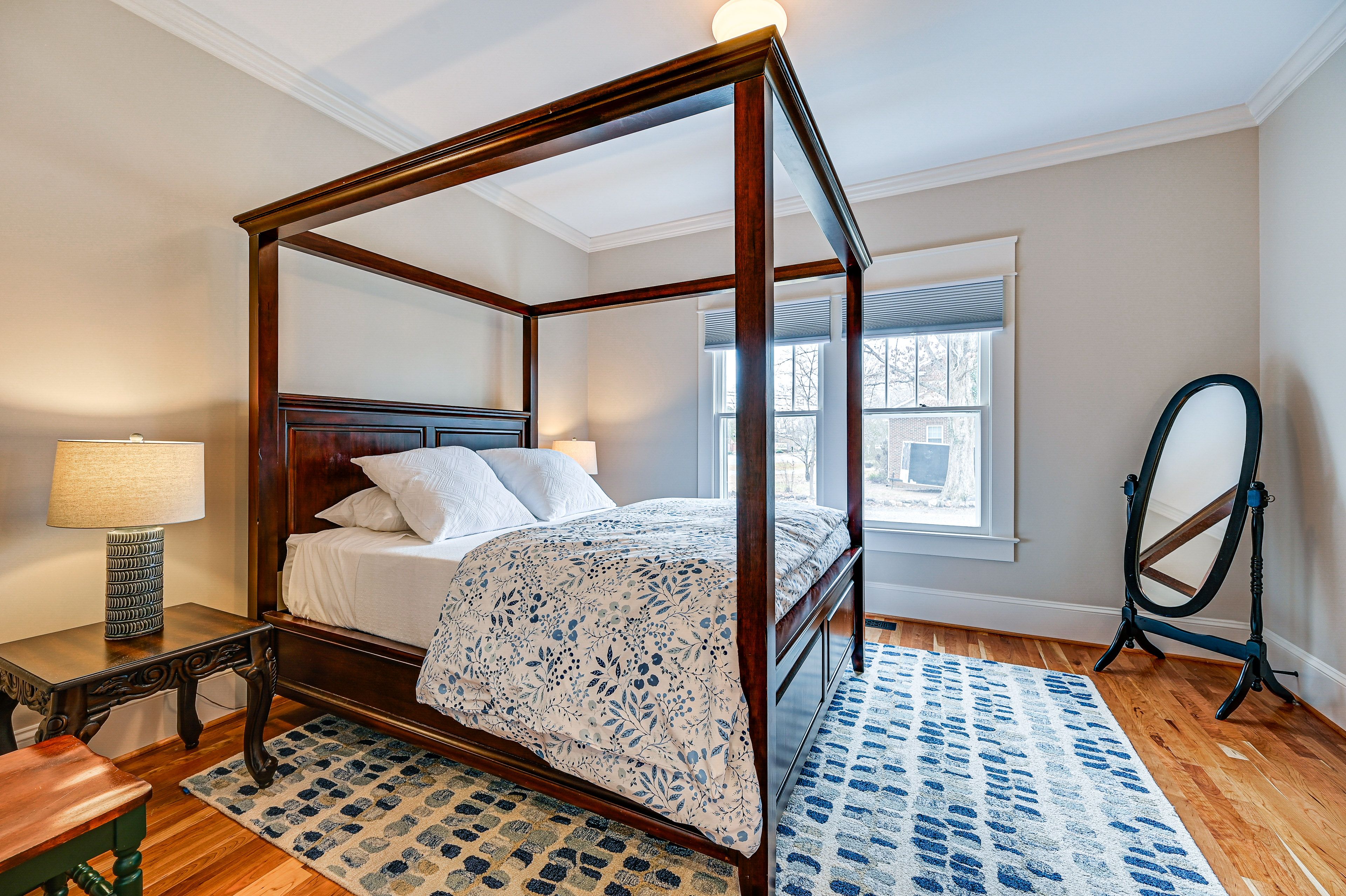 Bedroom 1 | Queen Bed | Linens Provided | 1st Floor