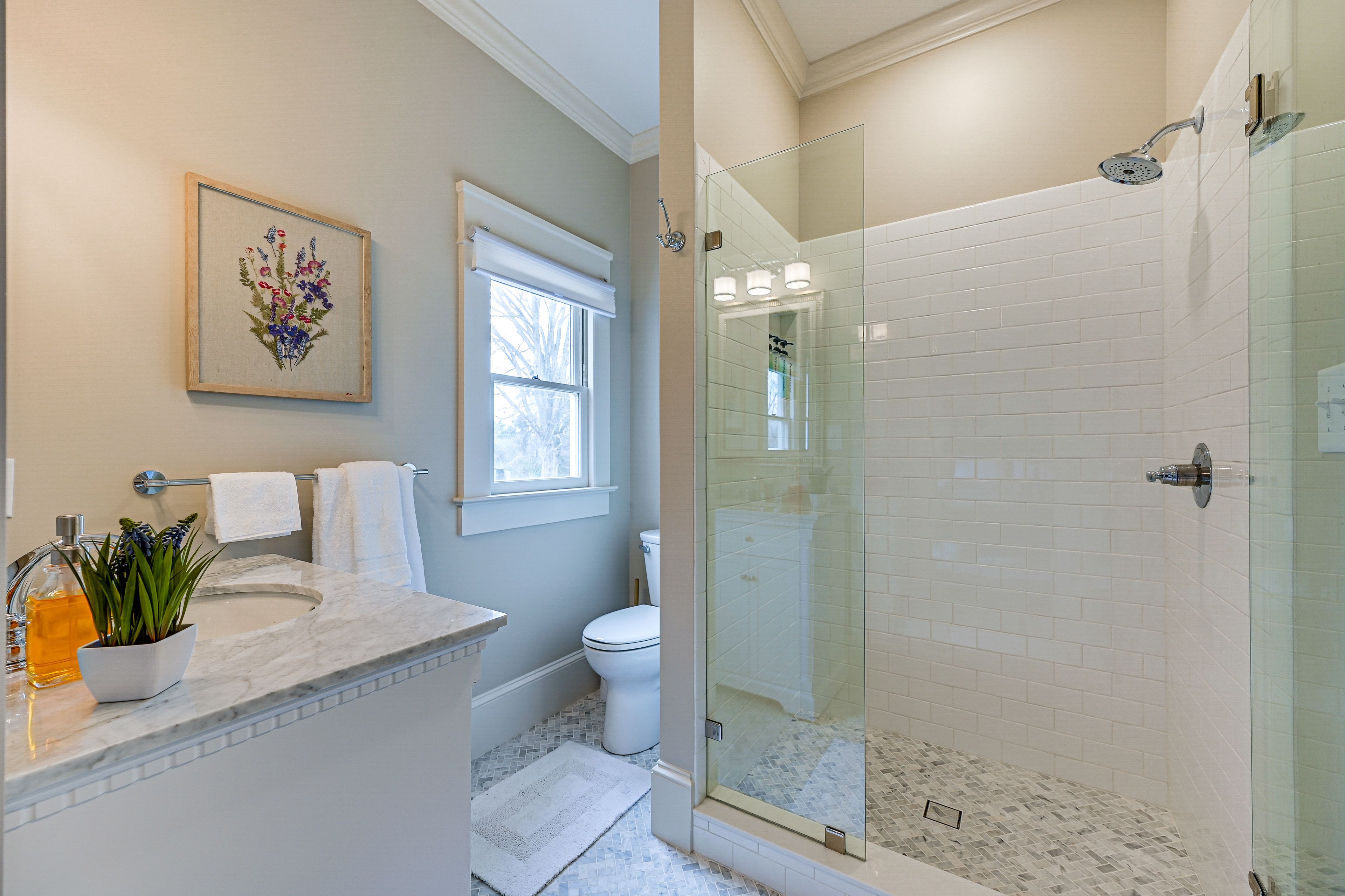 Full Bath | Towels | Hair Dryer | 1st Floor