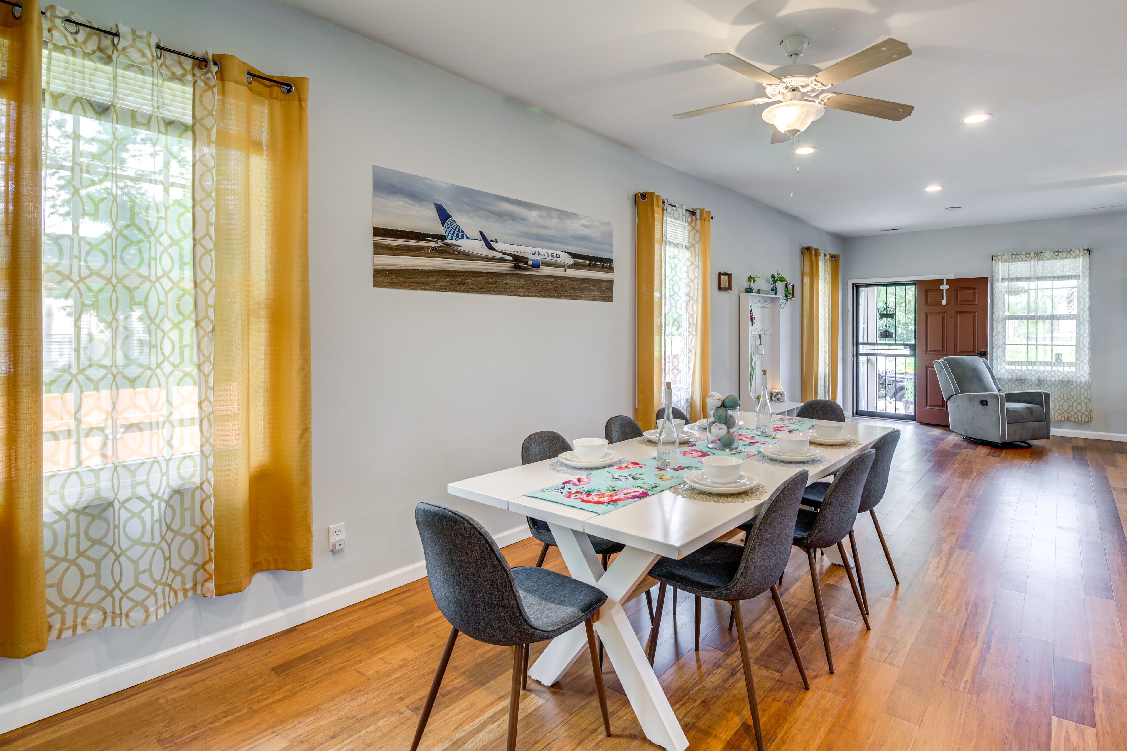 Dining Area | Dishware & Flatware | Central A/C & Heat