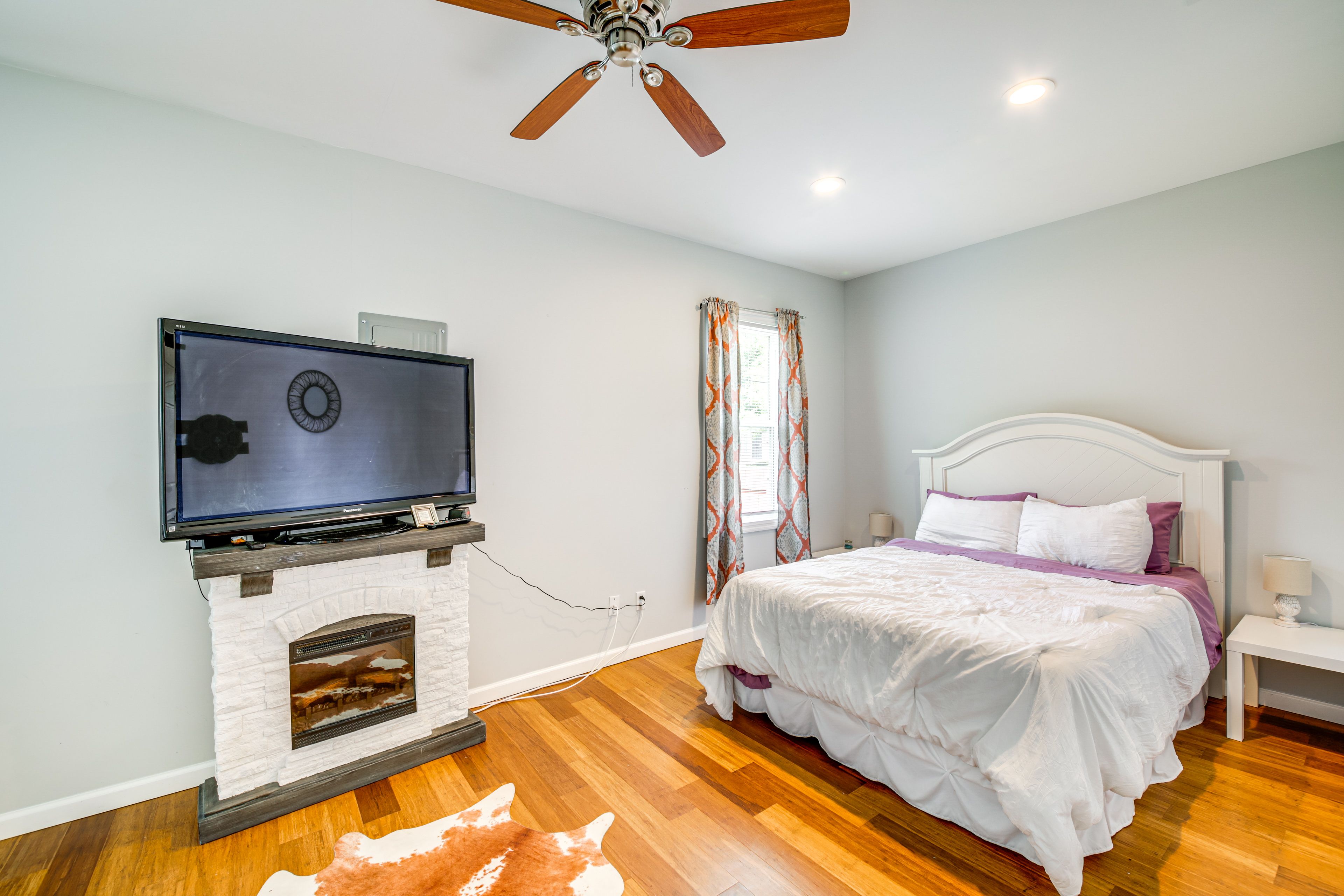 Bedroom 1 | Queen Bed | Linens Provided