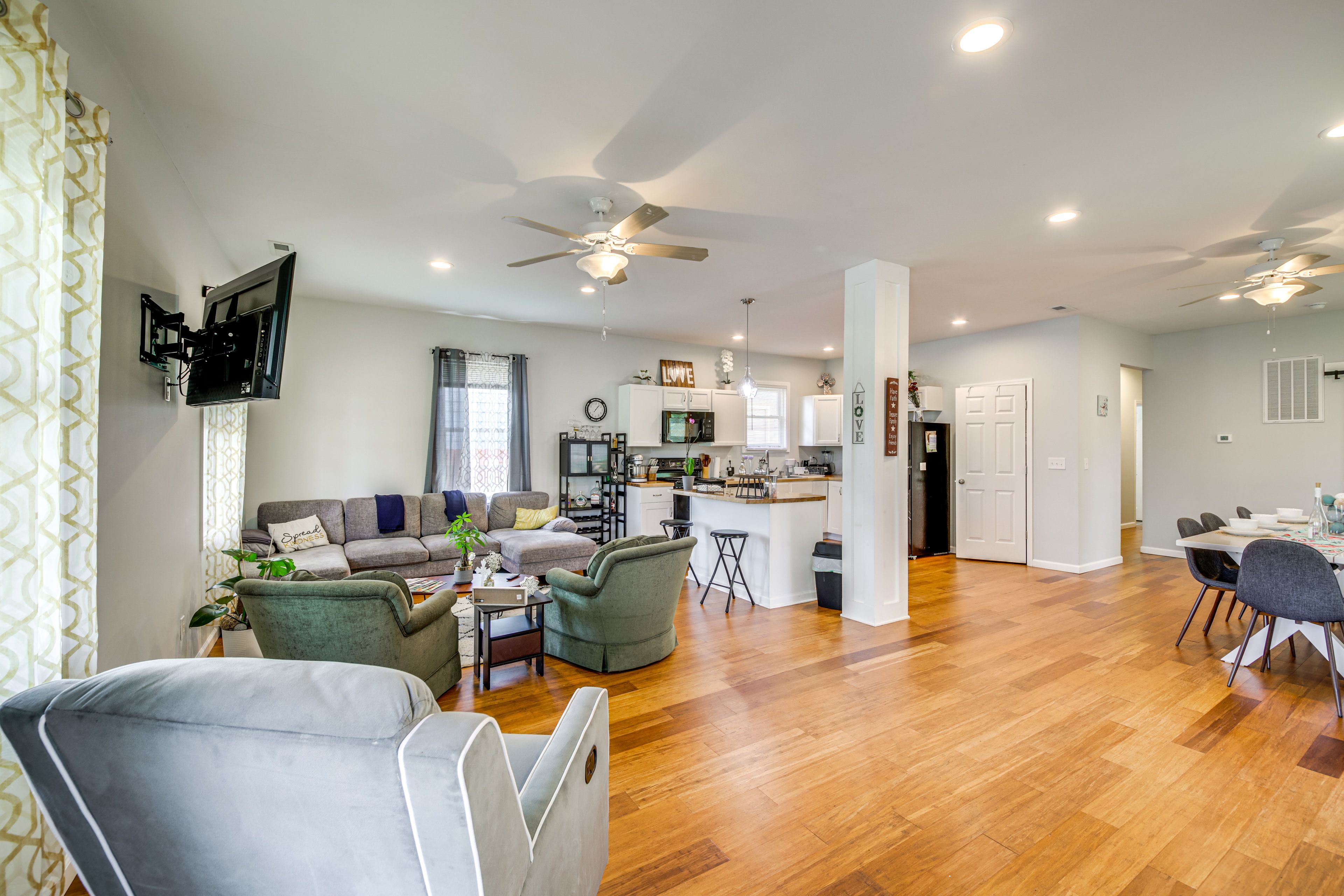 Living Room | Free WiFi | Smart TV