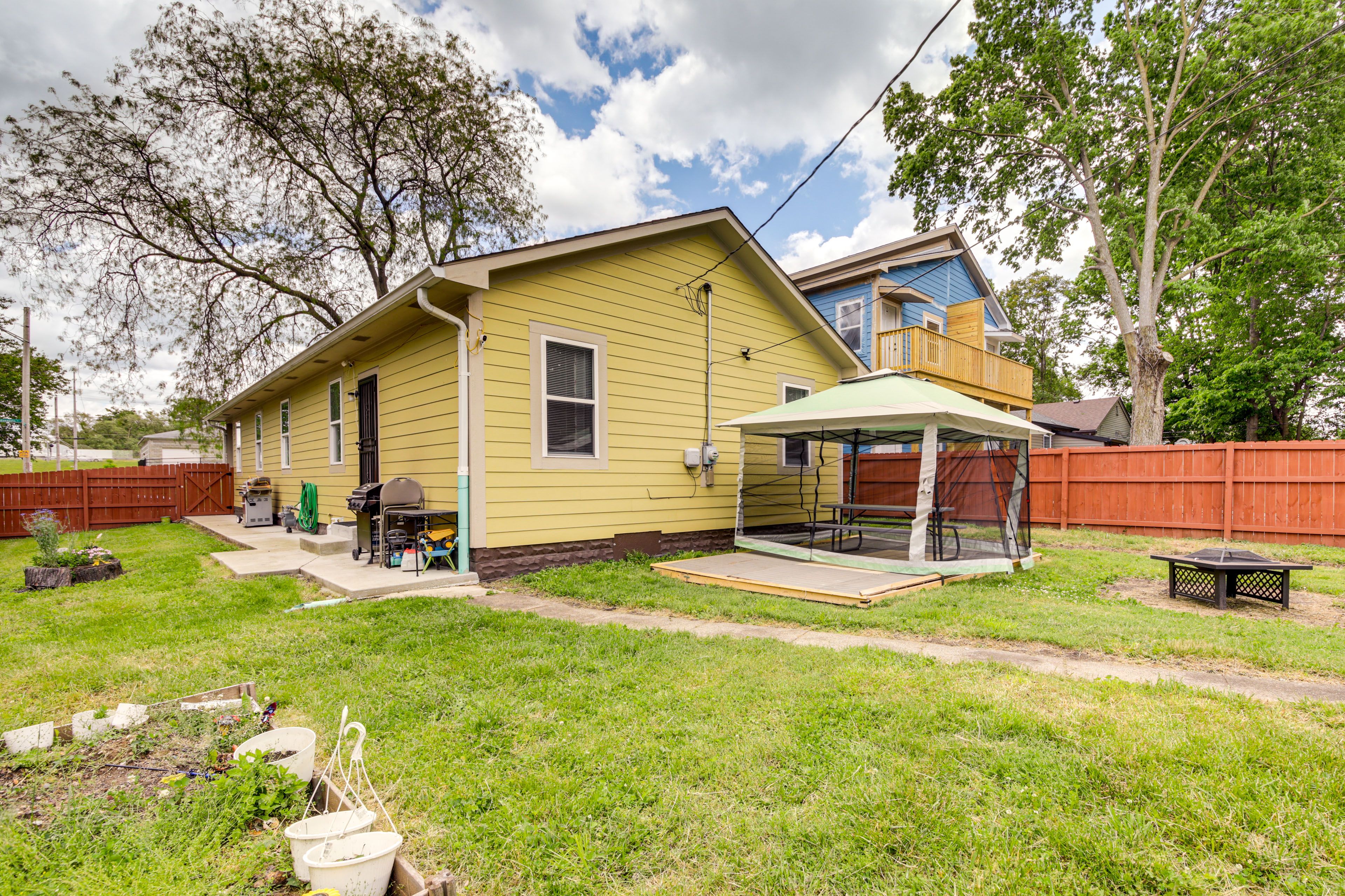 Fenced Backyard | Gas Grills | Fire Pit | Single-Story Home