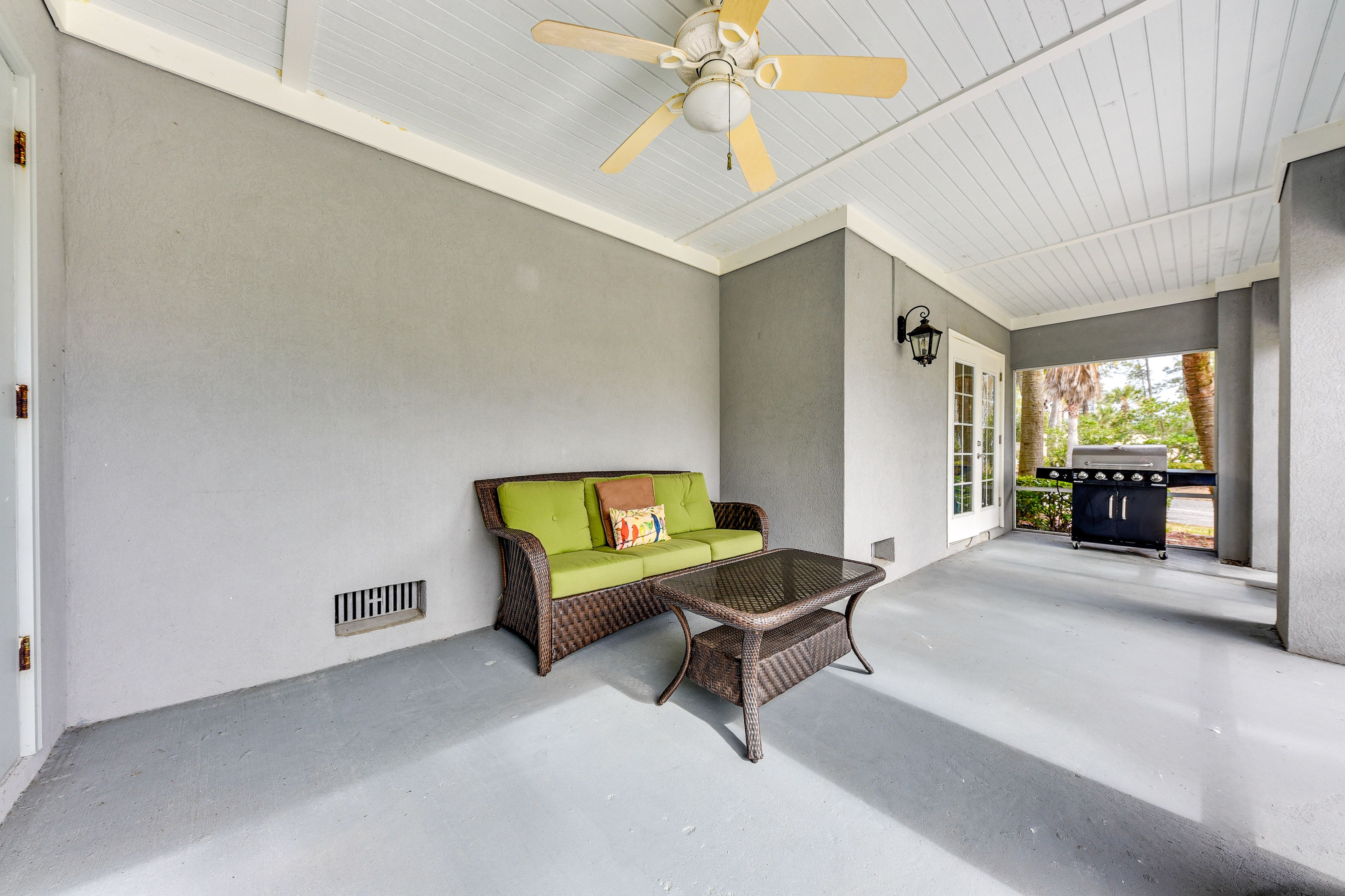 Covered Screened Patio | Gas Grill | 1st Floor