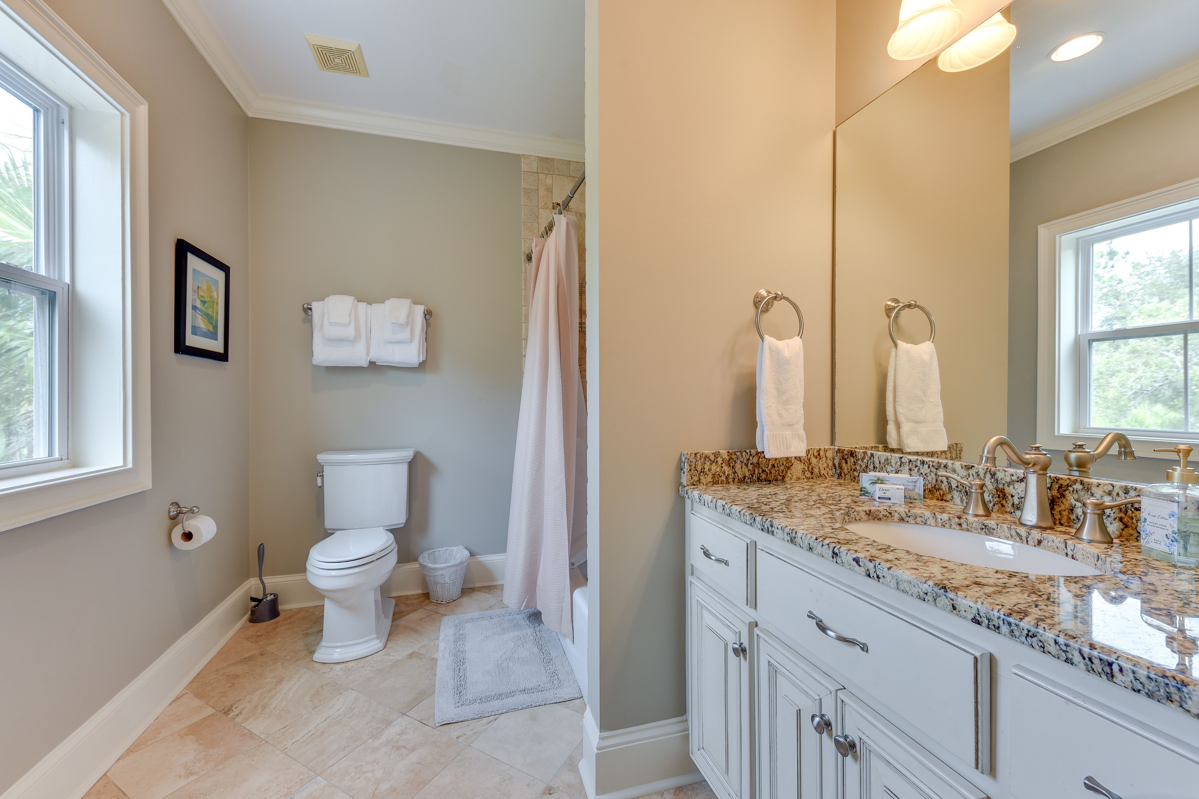 Full Bathroom | Shower/Tub Combo | 3rd Floor