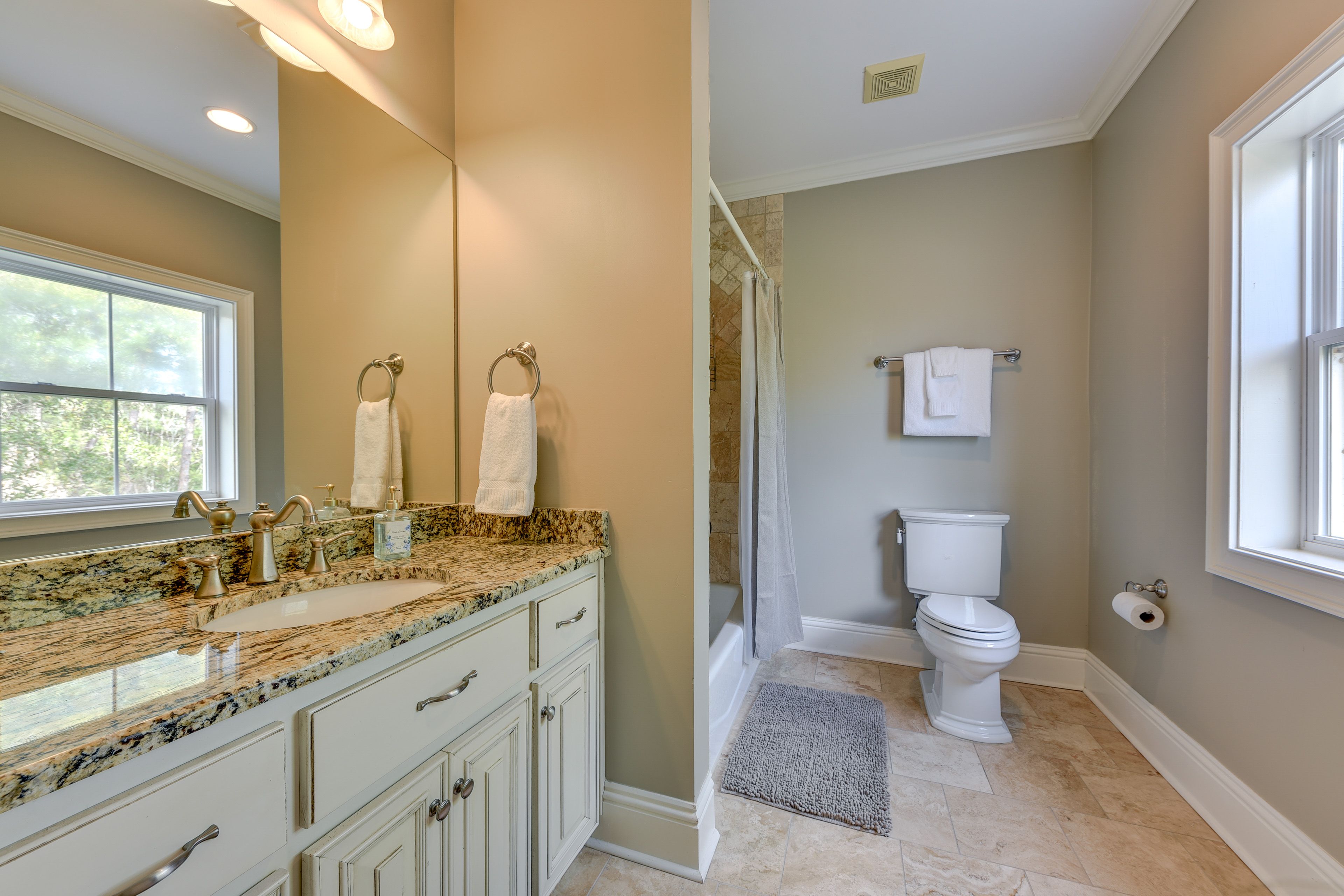 En-Suite Bathroom | 2nd Floor