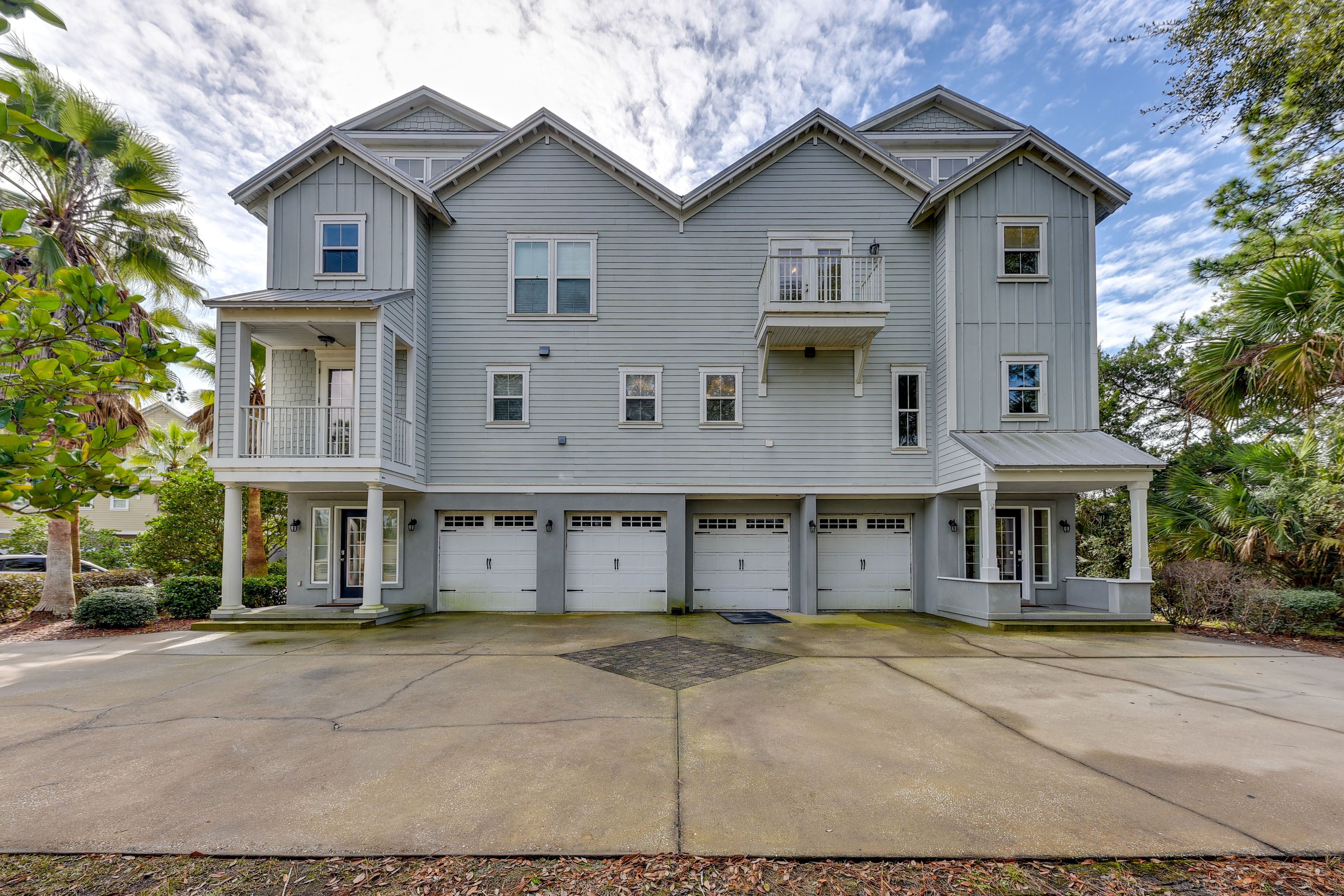 Parking | Driveway (2 Vehicles) | RV/Trailer Parking Nearby