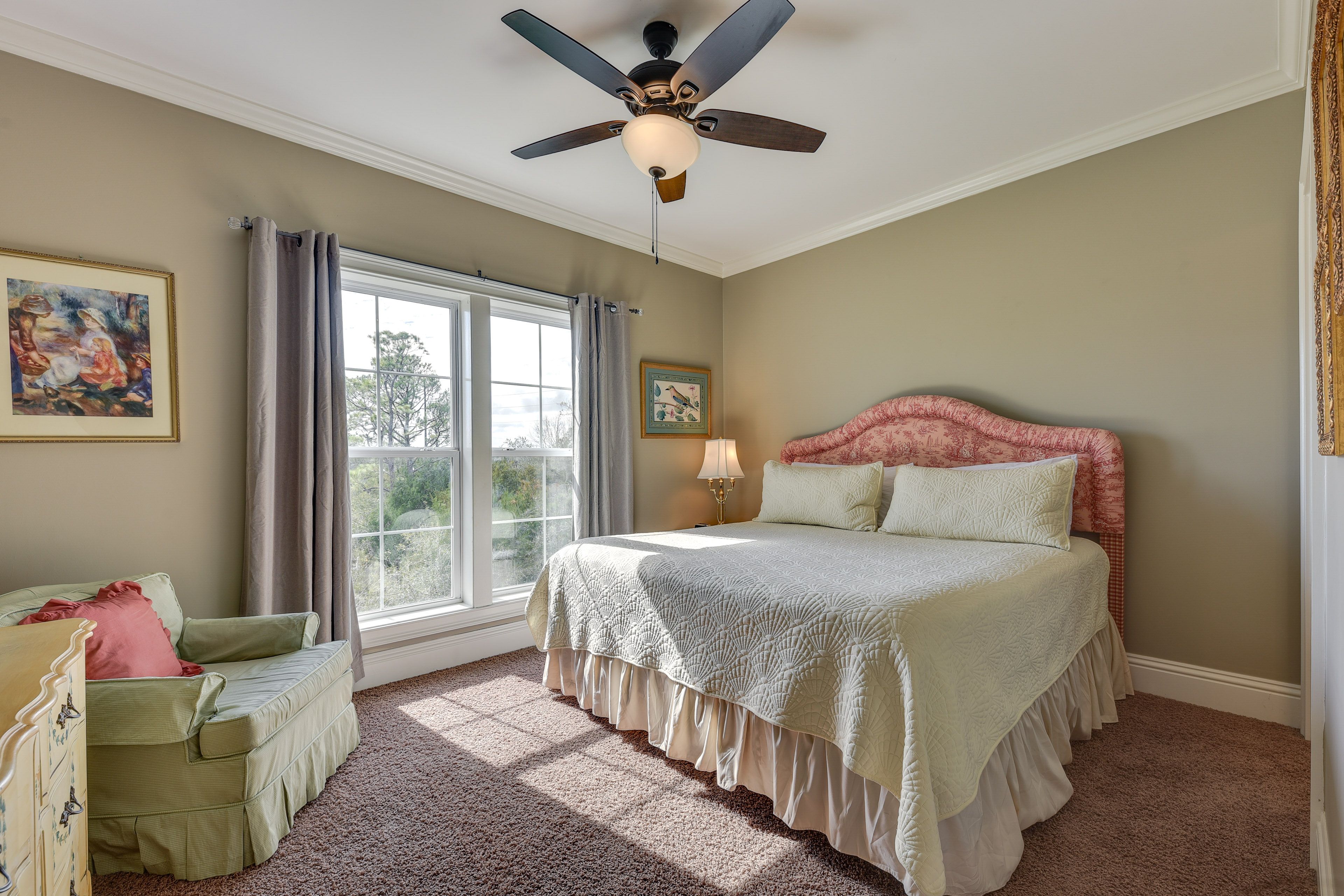 Bedroom 2 | Queen Bed | 3rd Floor | Smart TV