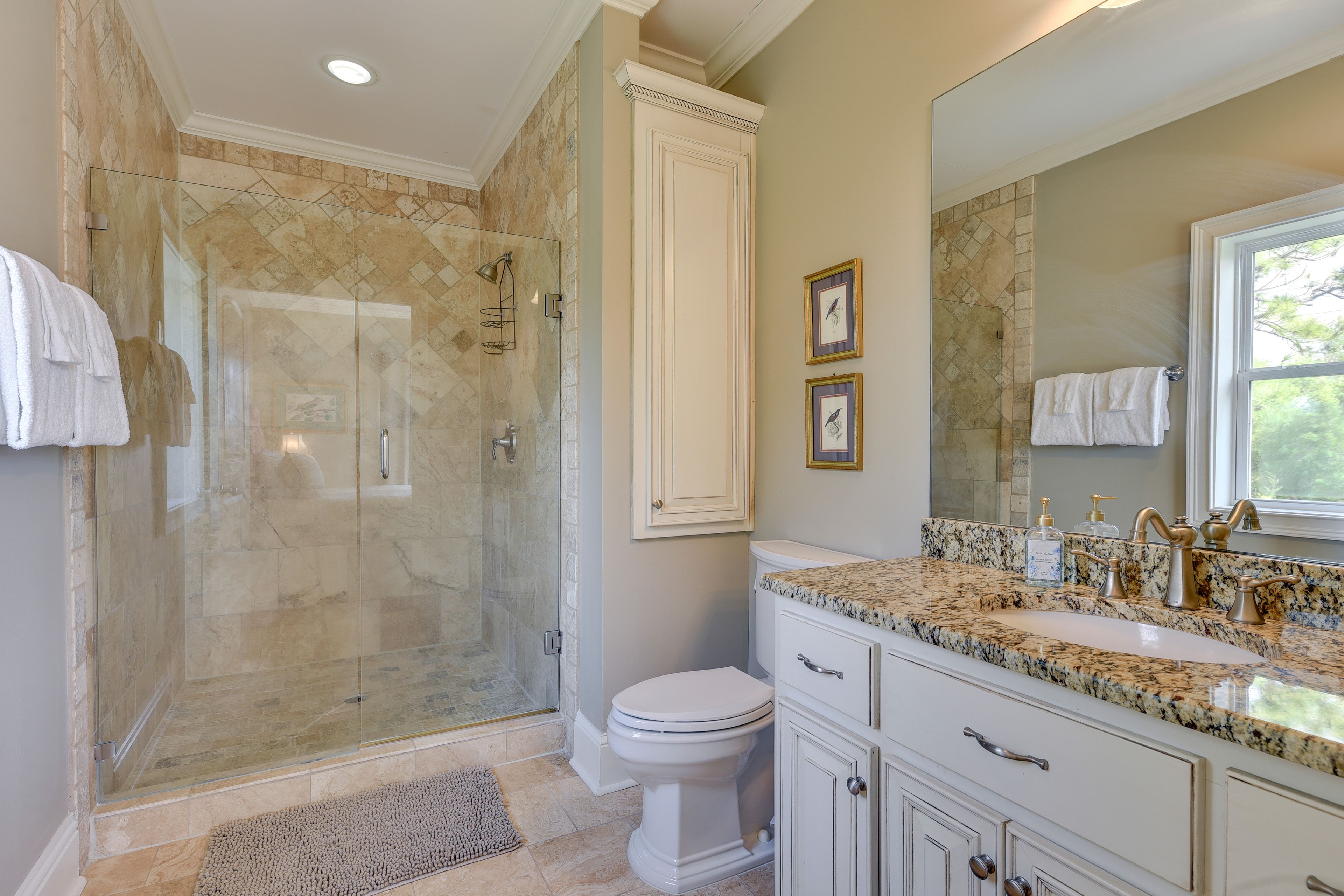Full Bathroom | 3rd Floor