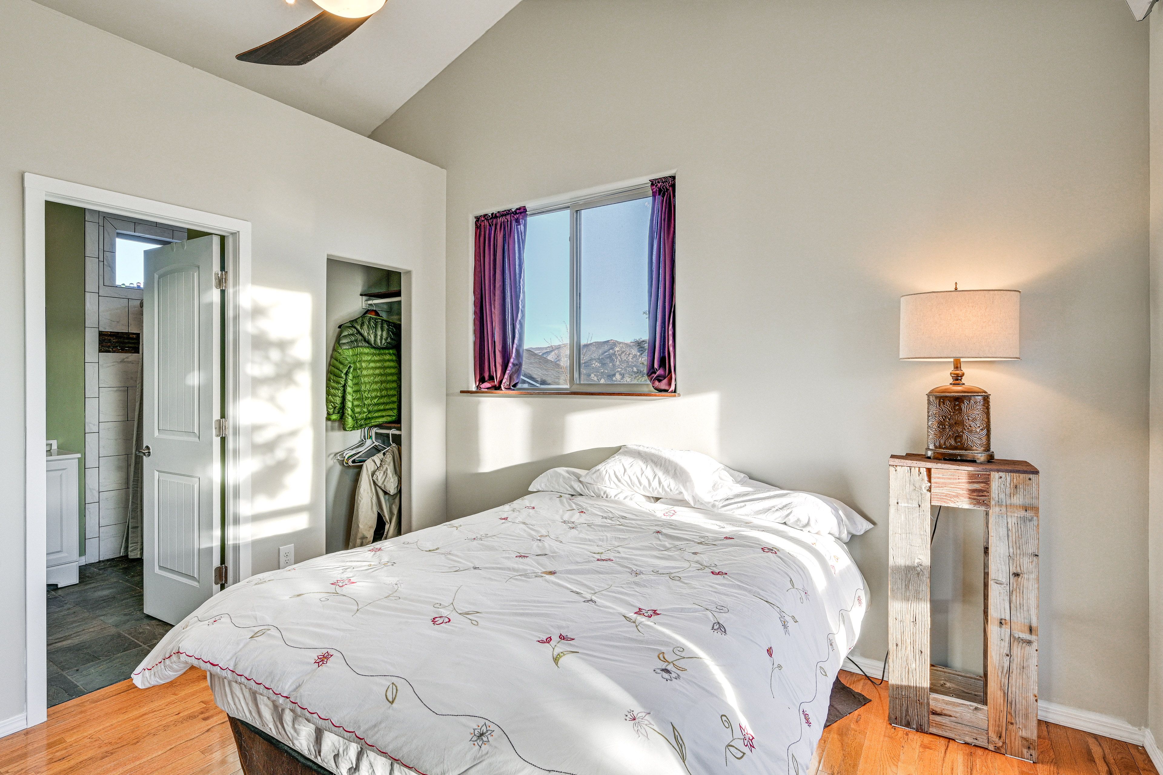 Bedroom | Queen Bed | Linens Provided | En-Suite Bathroom