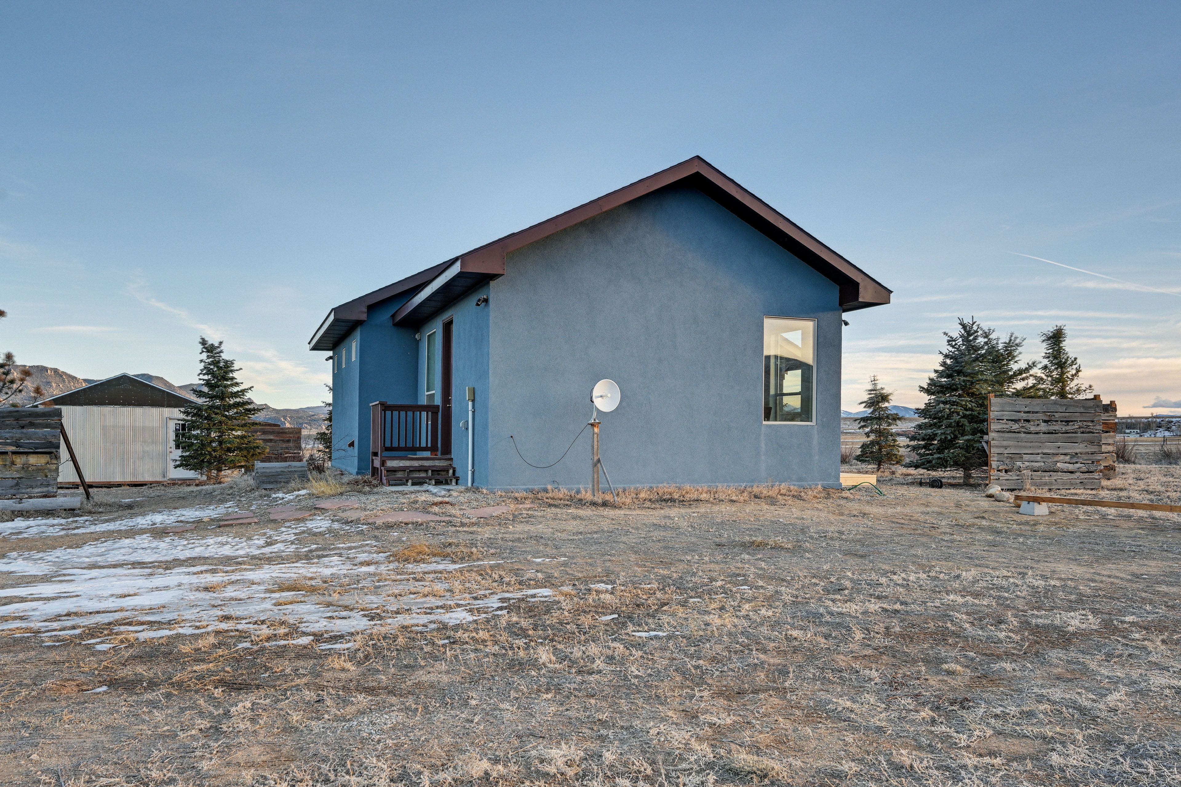 Parking | Driveway (4 Vehicles) | RV/Trailer Parking Available