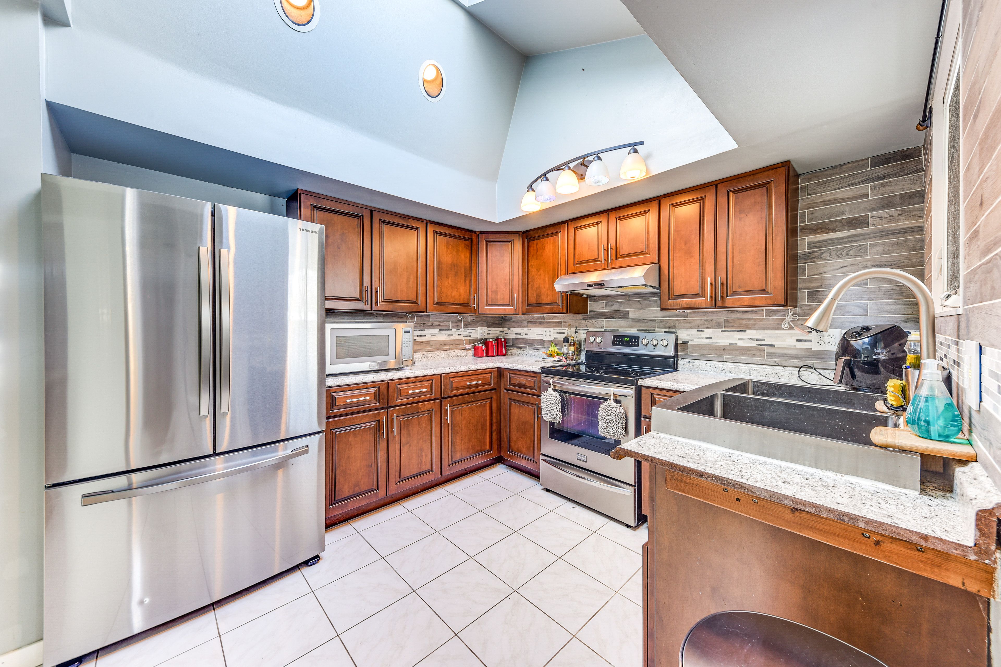 Kitchen | Central Heating & A/C | Free WiFi
