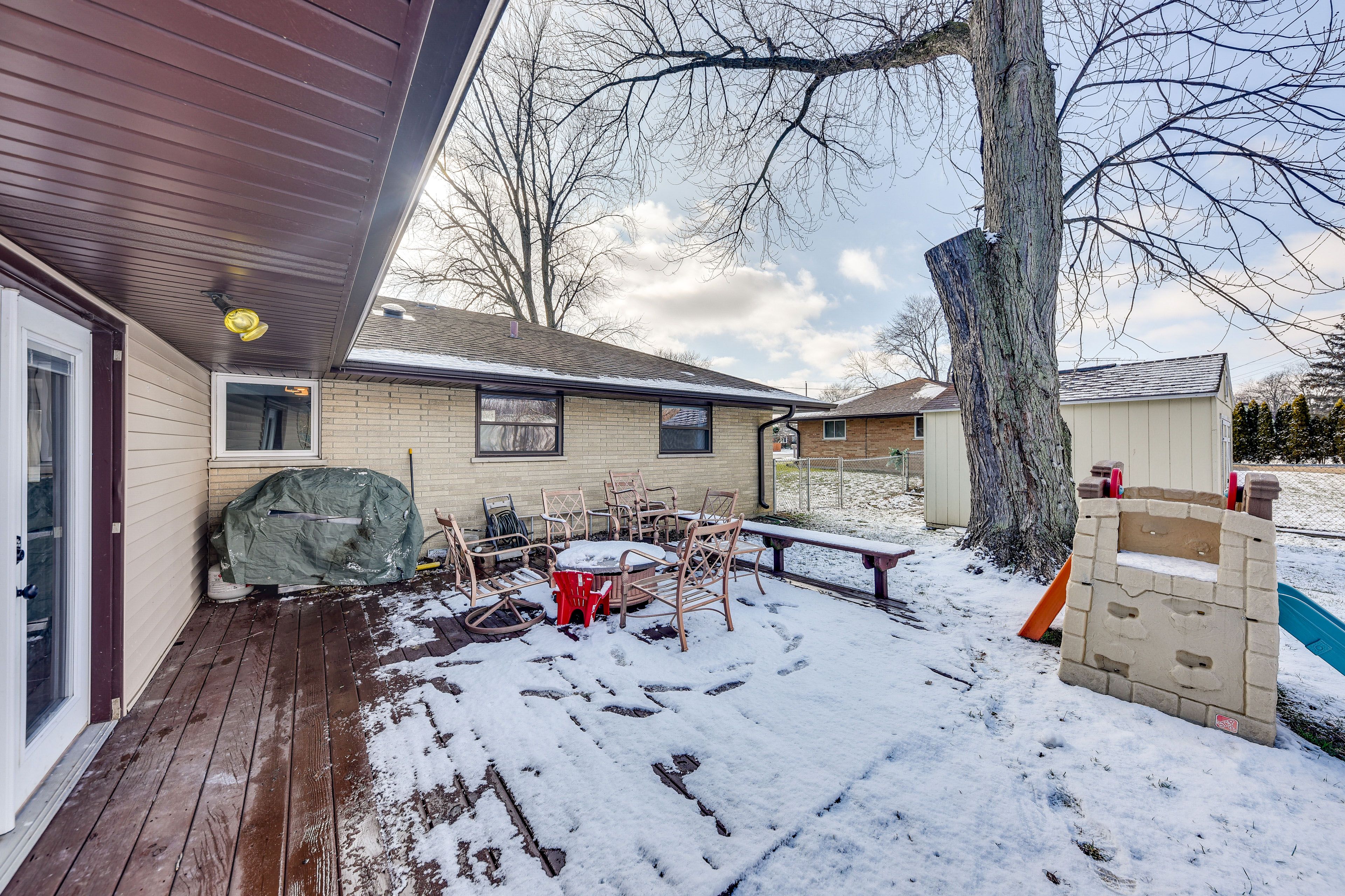 Deck | Grill | Outdoor Seating | Fire Pit | Children's Slide