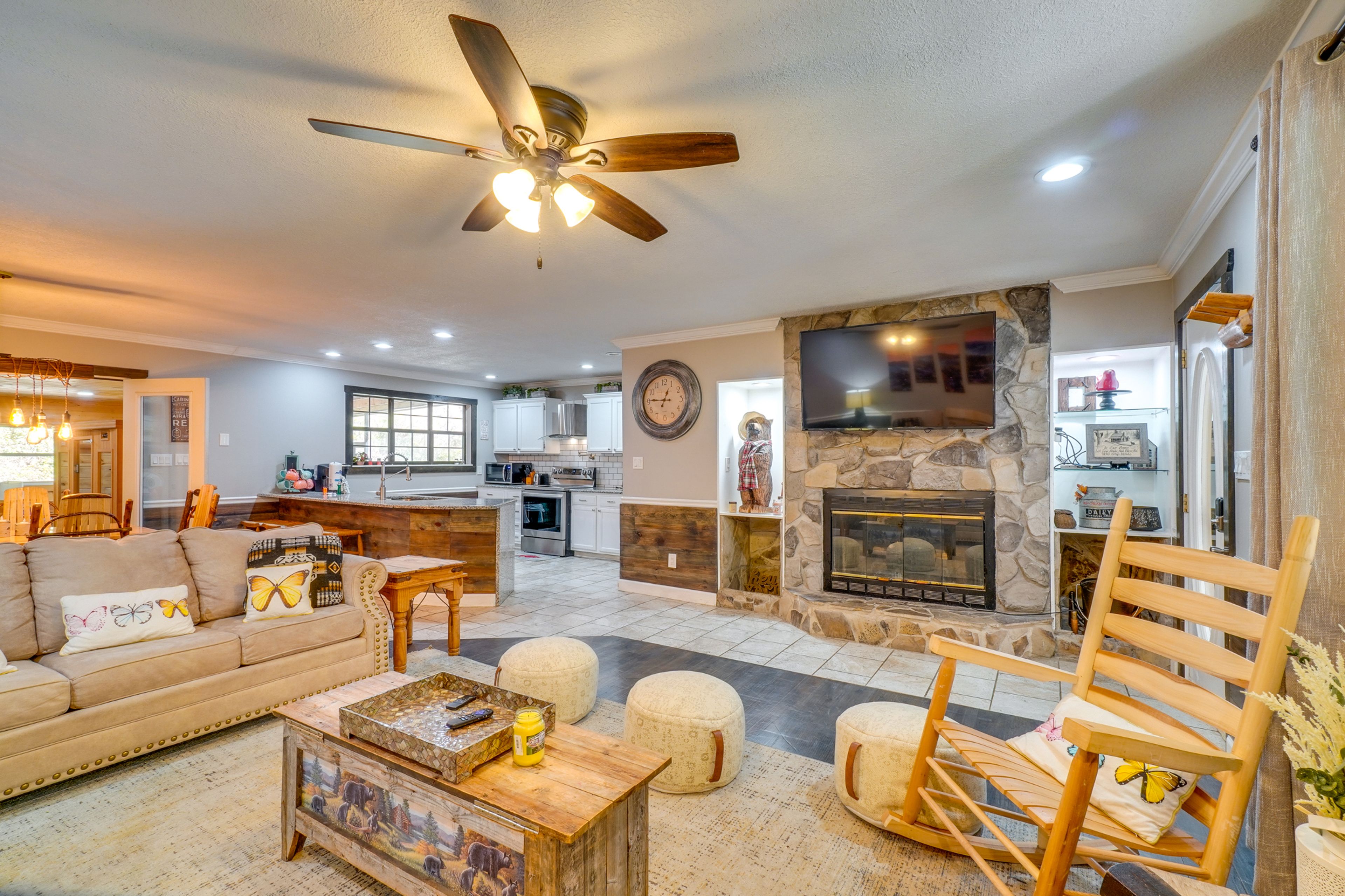 Living Room | Free WiFi | Central A/C | Smart TV | 2 Queen Sleeper Sofas