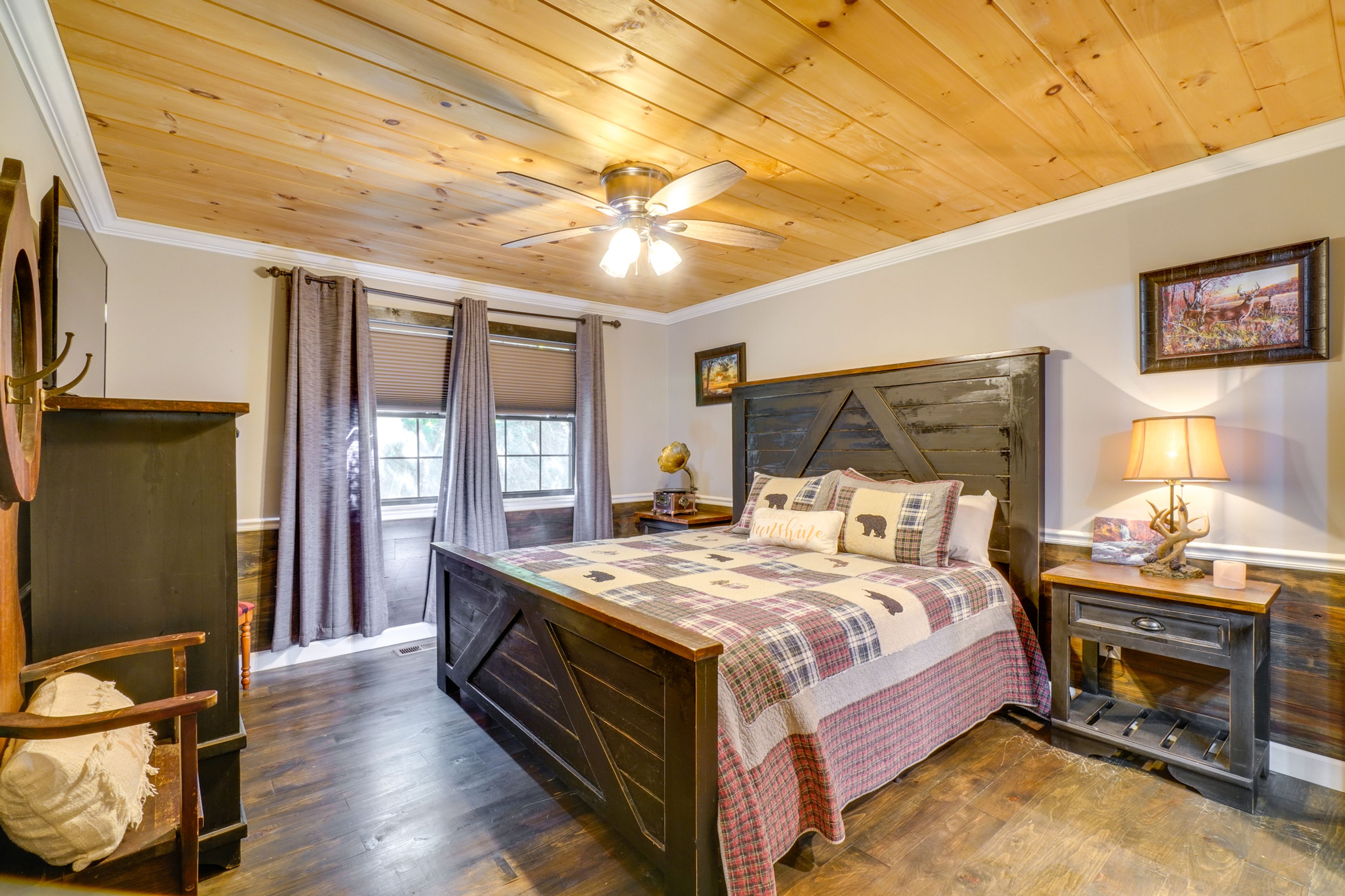 Bedroom 1 | King Bed | Linens Provided