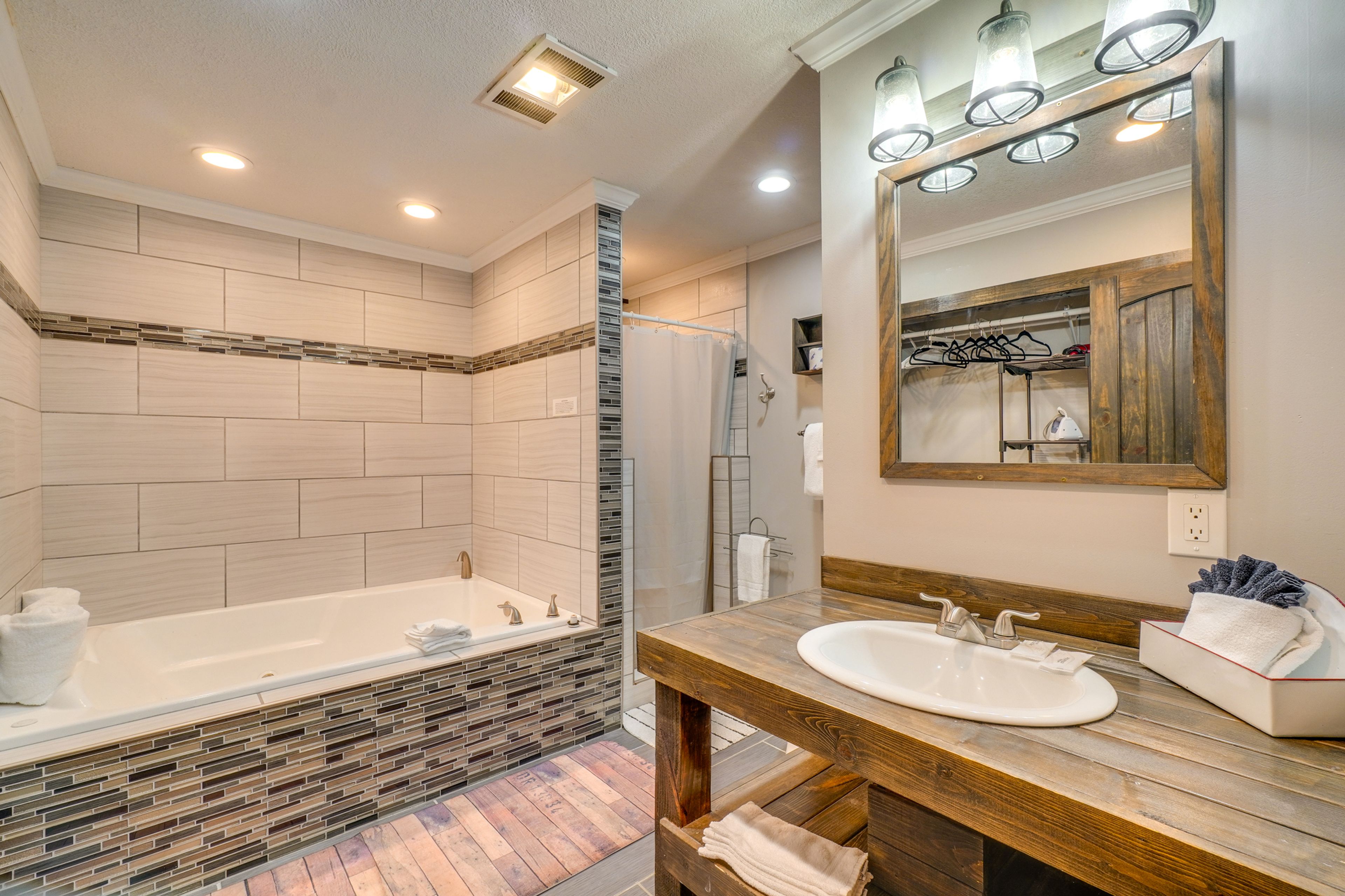 Bathroom | Towels Provided