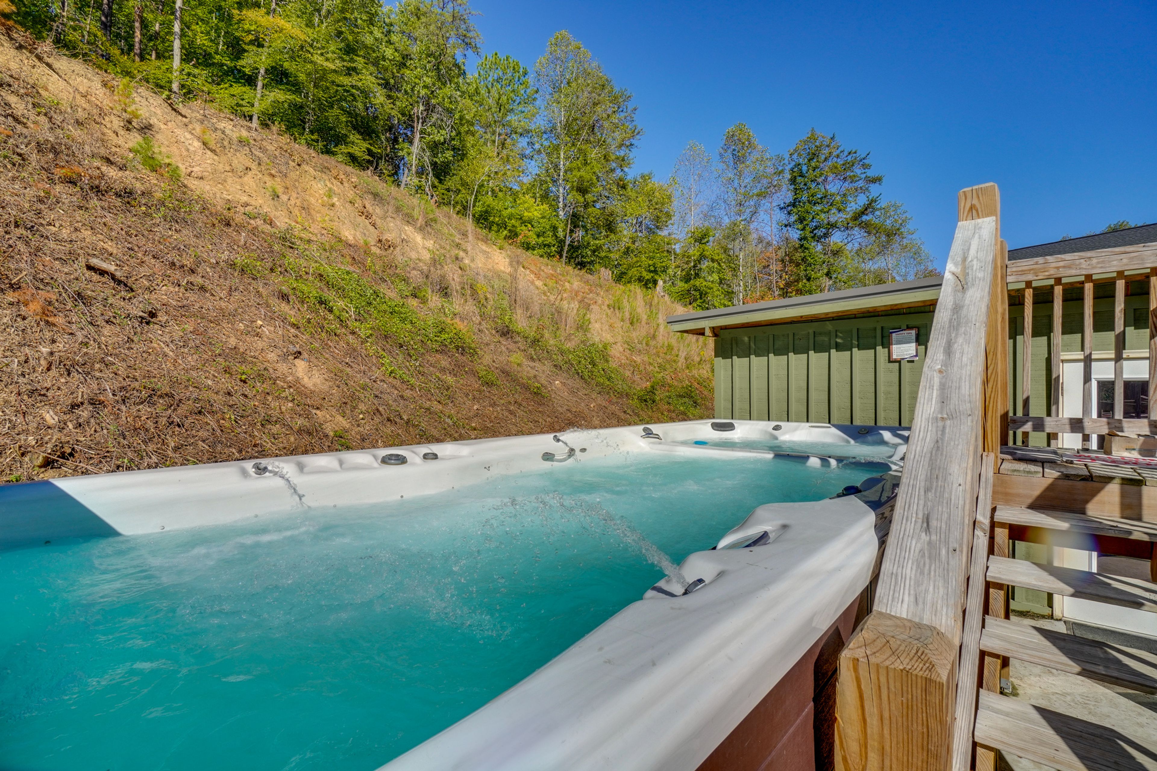 Above-Ground Pool/Swim Spa