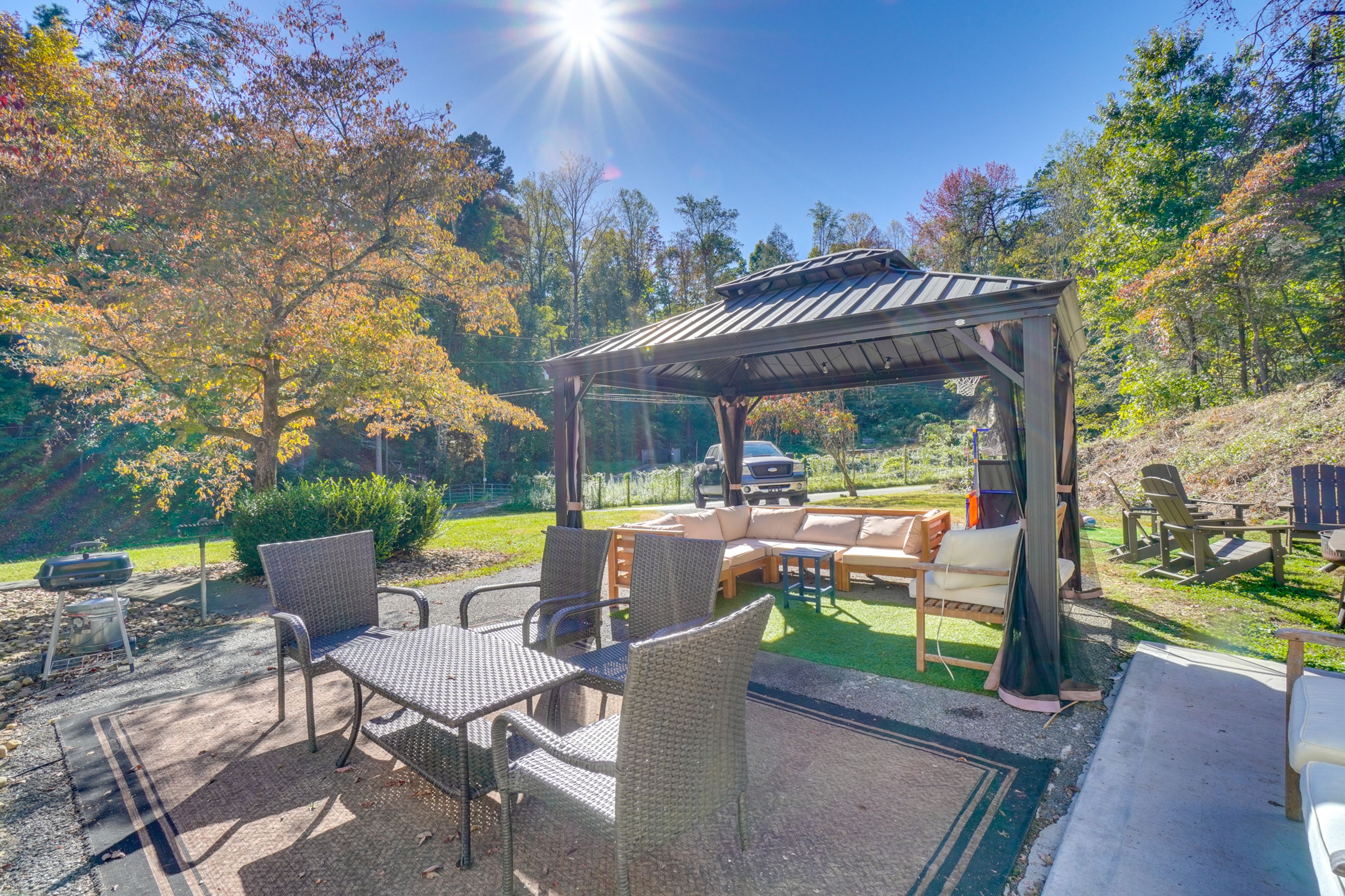 Pigeon Forge Vacation Rental | 4BR | 2BA | 1,800 Sq Ft | Steps to Enter