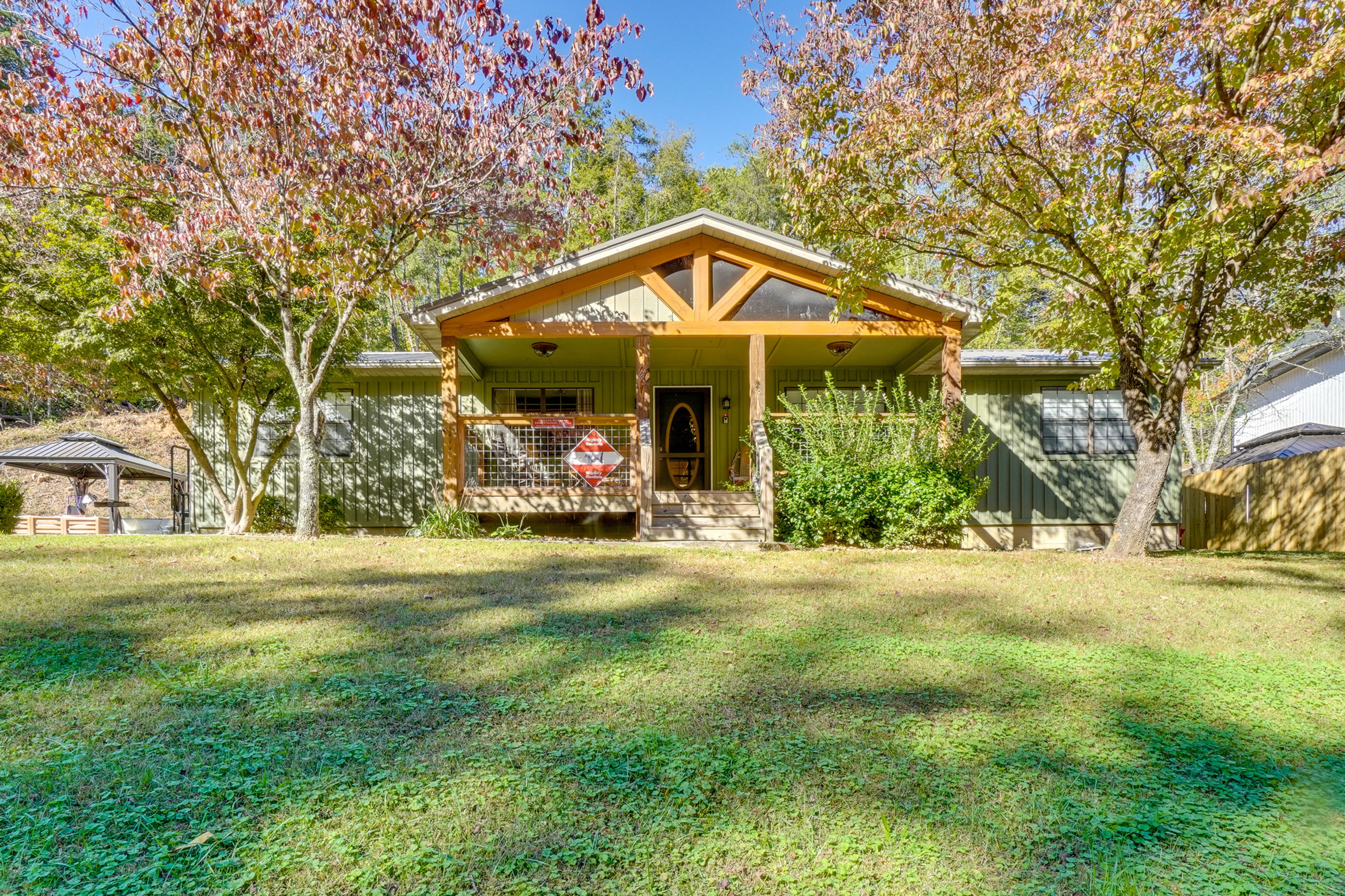 Exterior | Driveway (10+ Vehicles) | Trailer/RV Parking