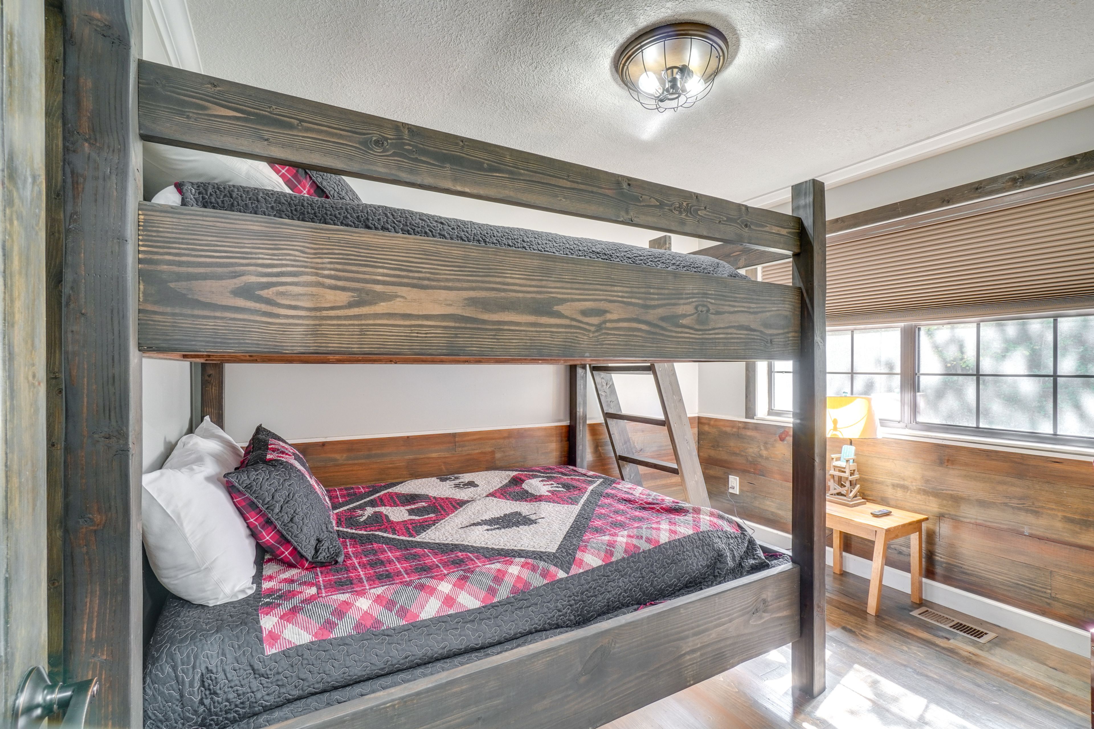 Bedroom 3 | Queen Bunk Bed