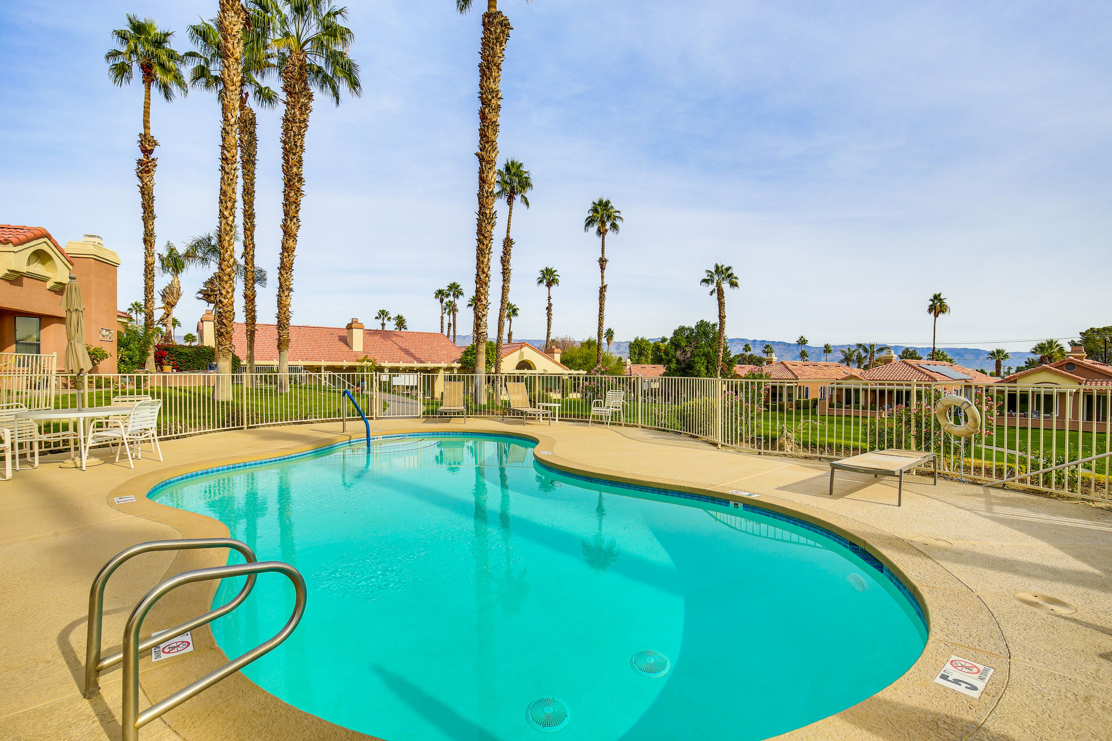 Community Amenities | Outdoor Pools | Hot Tubs | Putting Green | Fitness Center