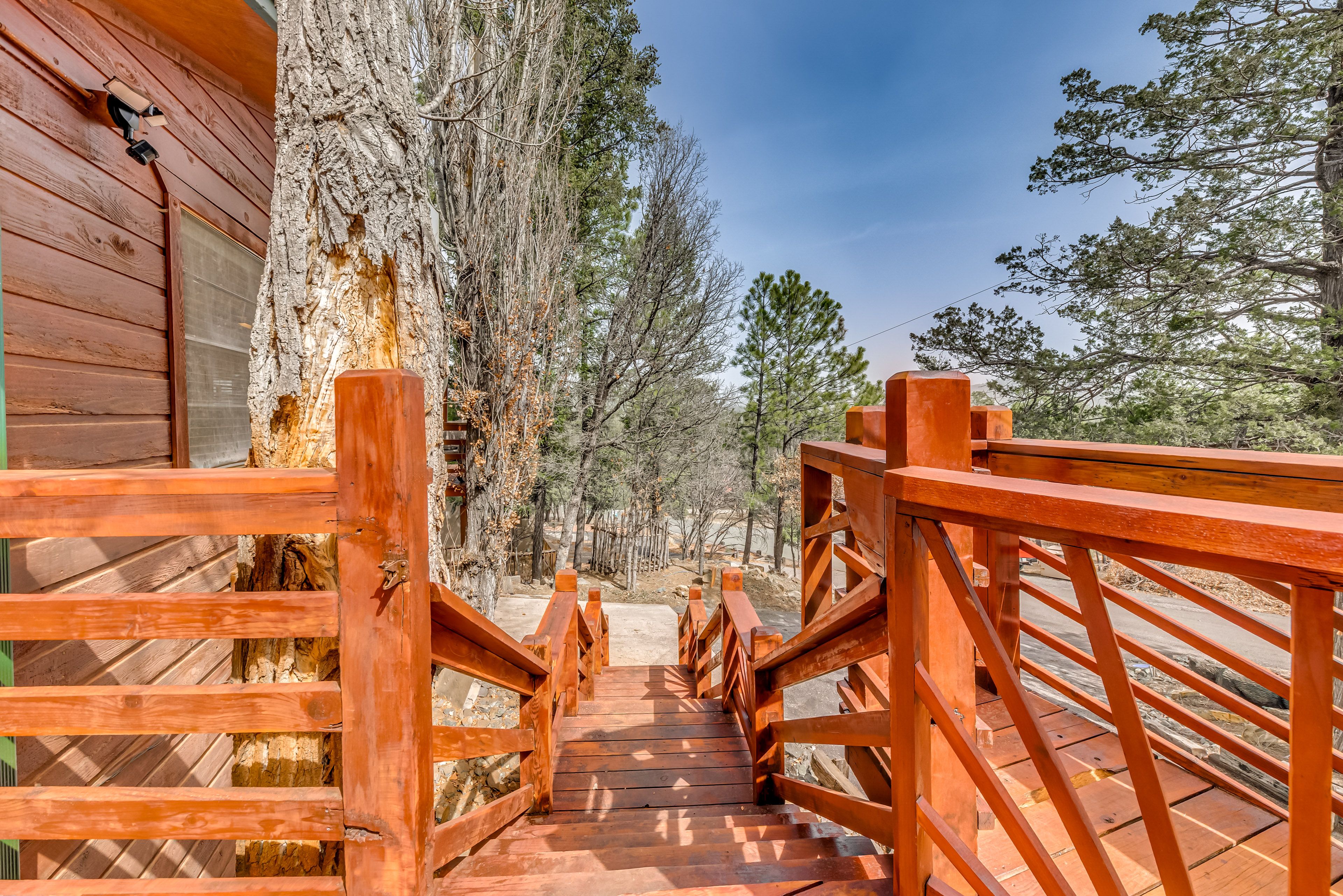 Entryway | Stairs Required