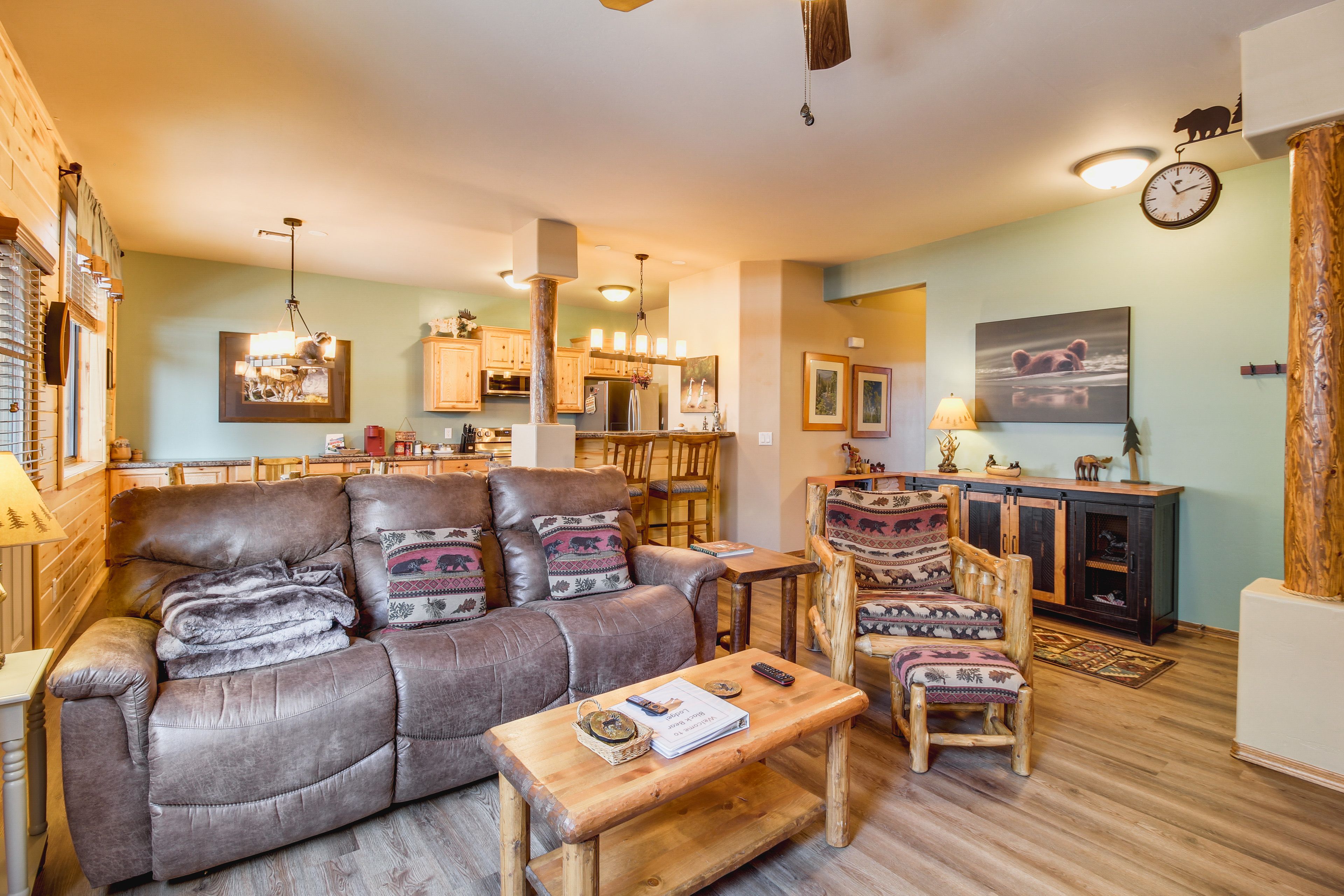 Show Low Vacation Rental | 2BR | 2BA | 977 Sq Ft | Step-Free Access