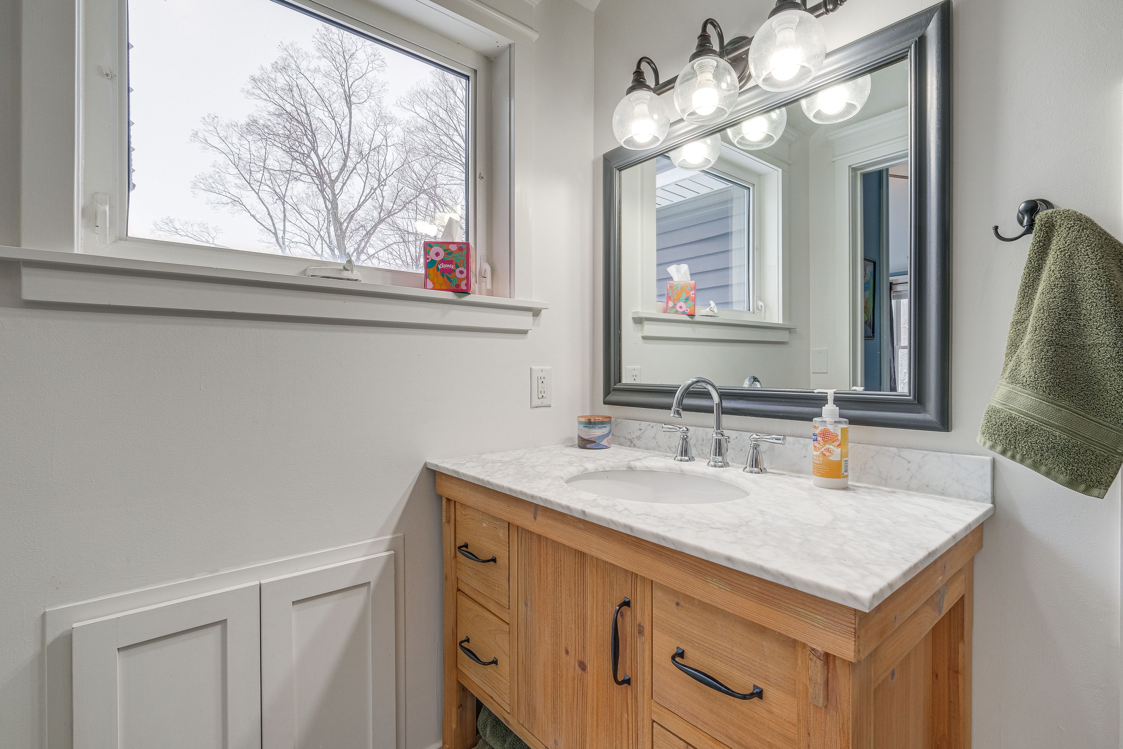 Full Bathroom | 2nd Floor