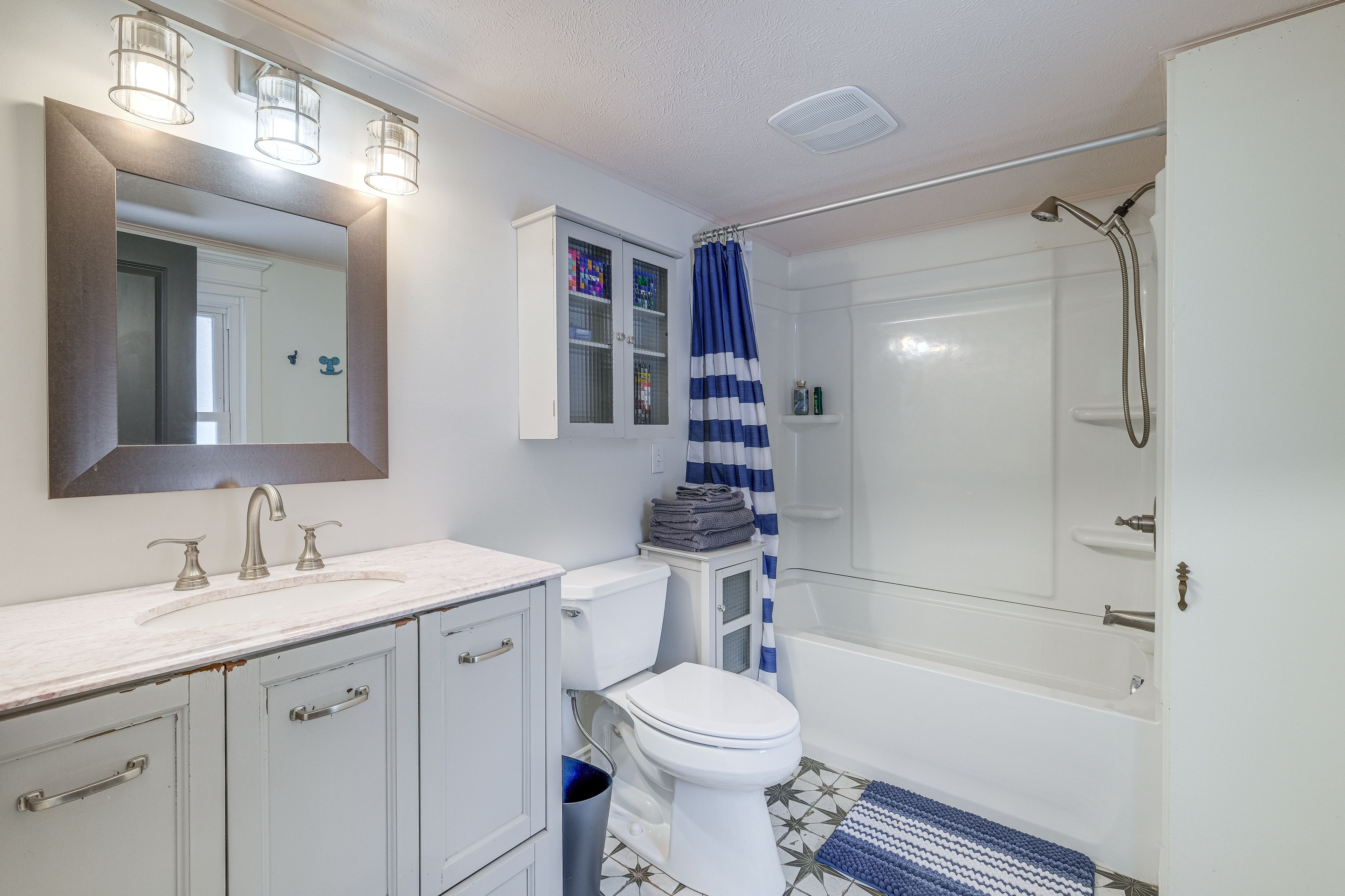 Full Bathroom | 1st Floor