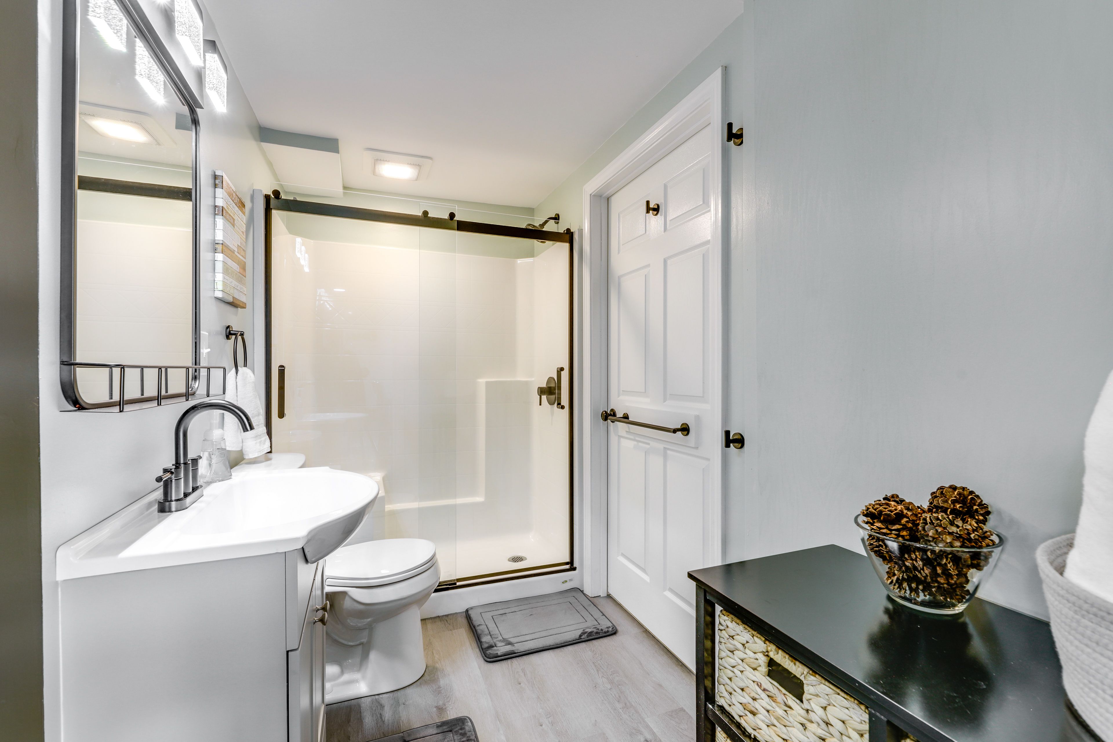 Full Bathroom | Complimentary Toiletries