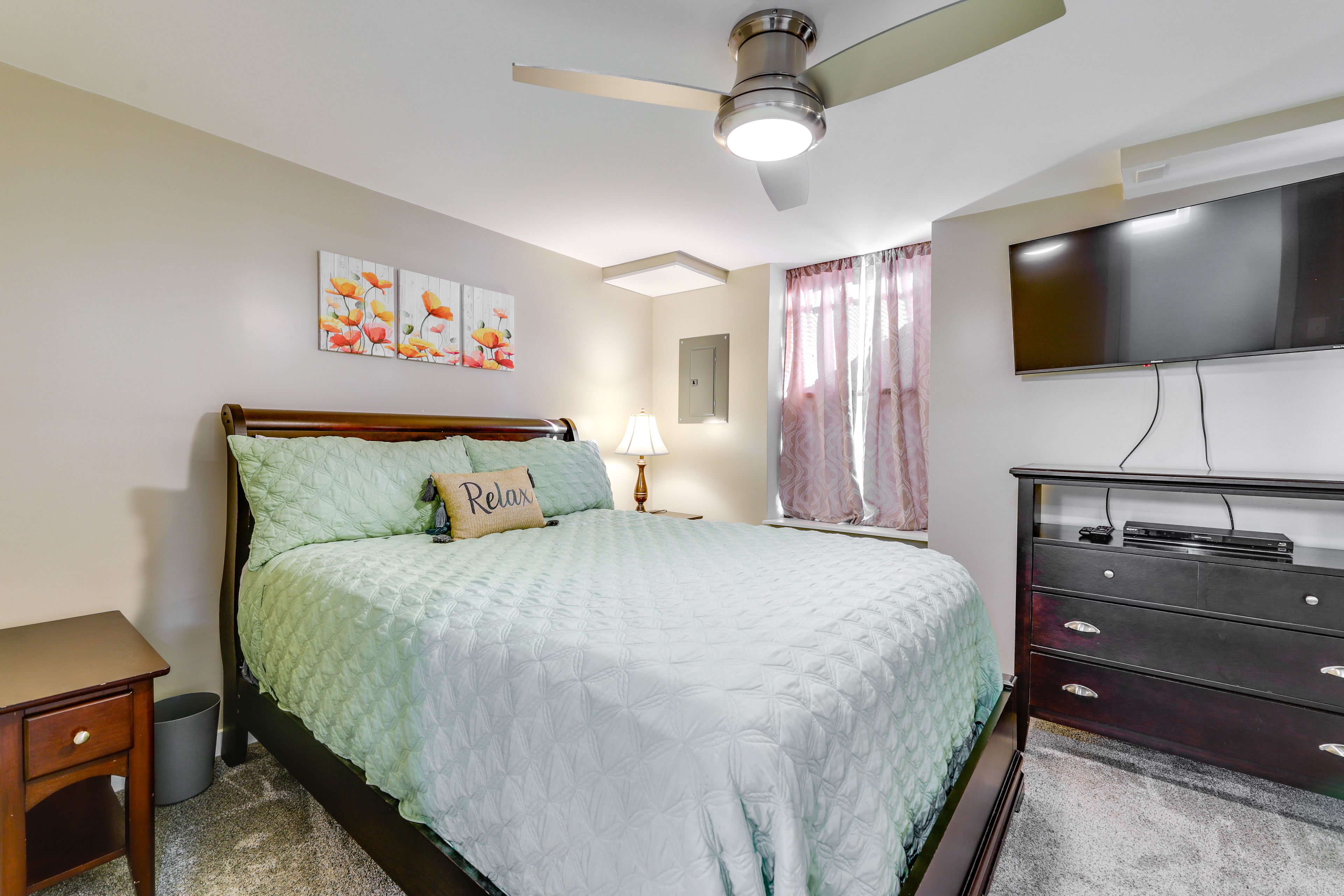 Bedroom | Queen Bed