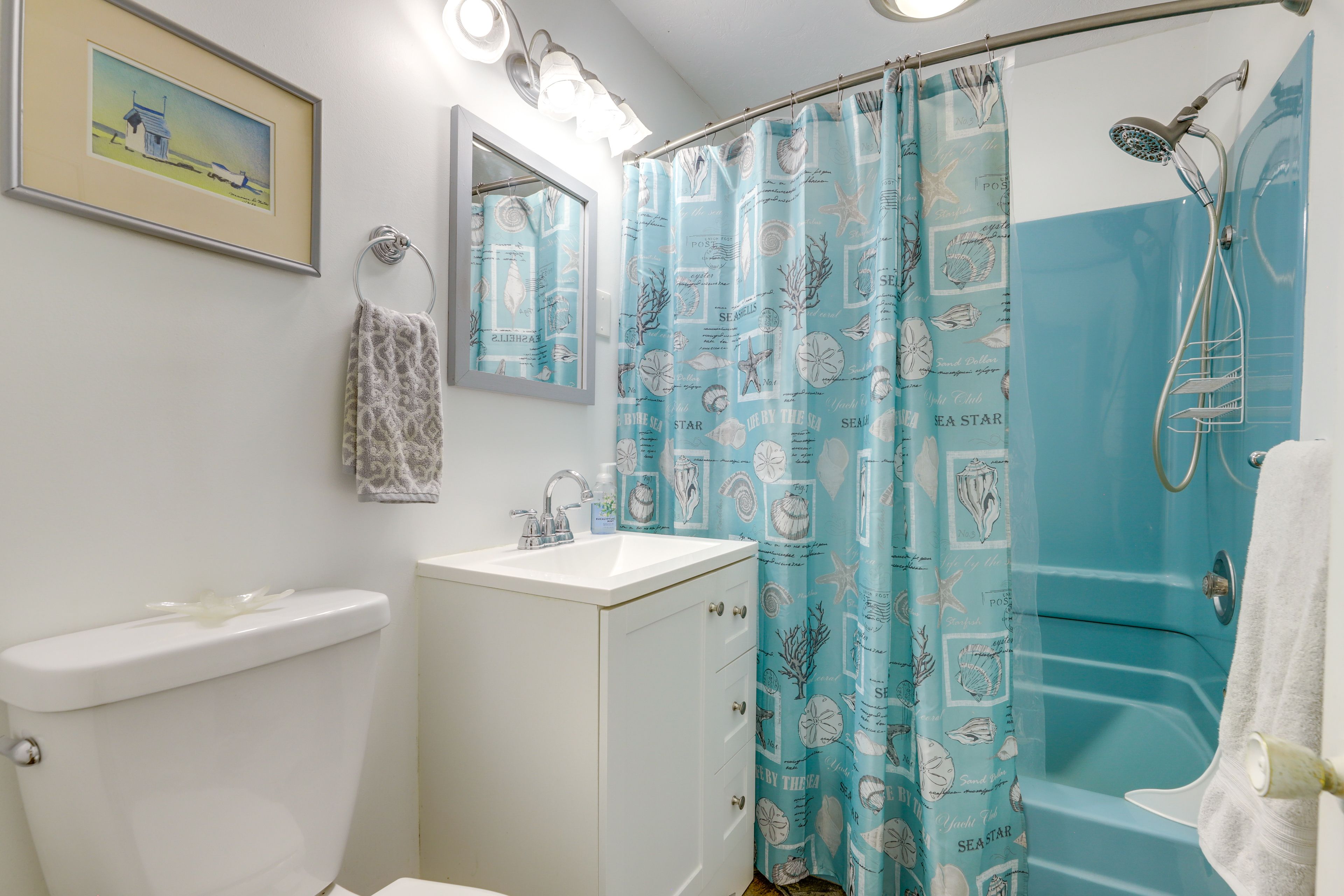 Full Bathroom | 1st Floor