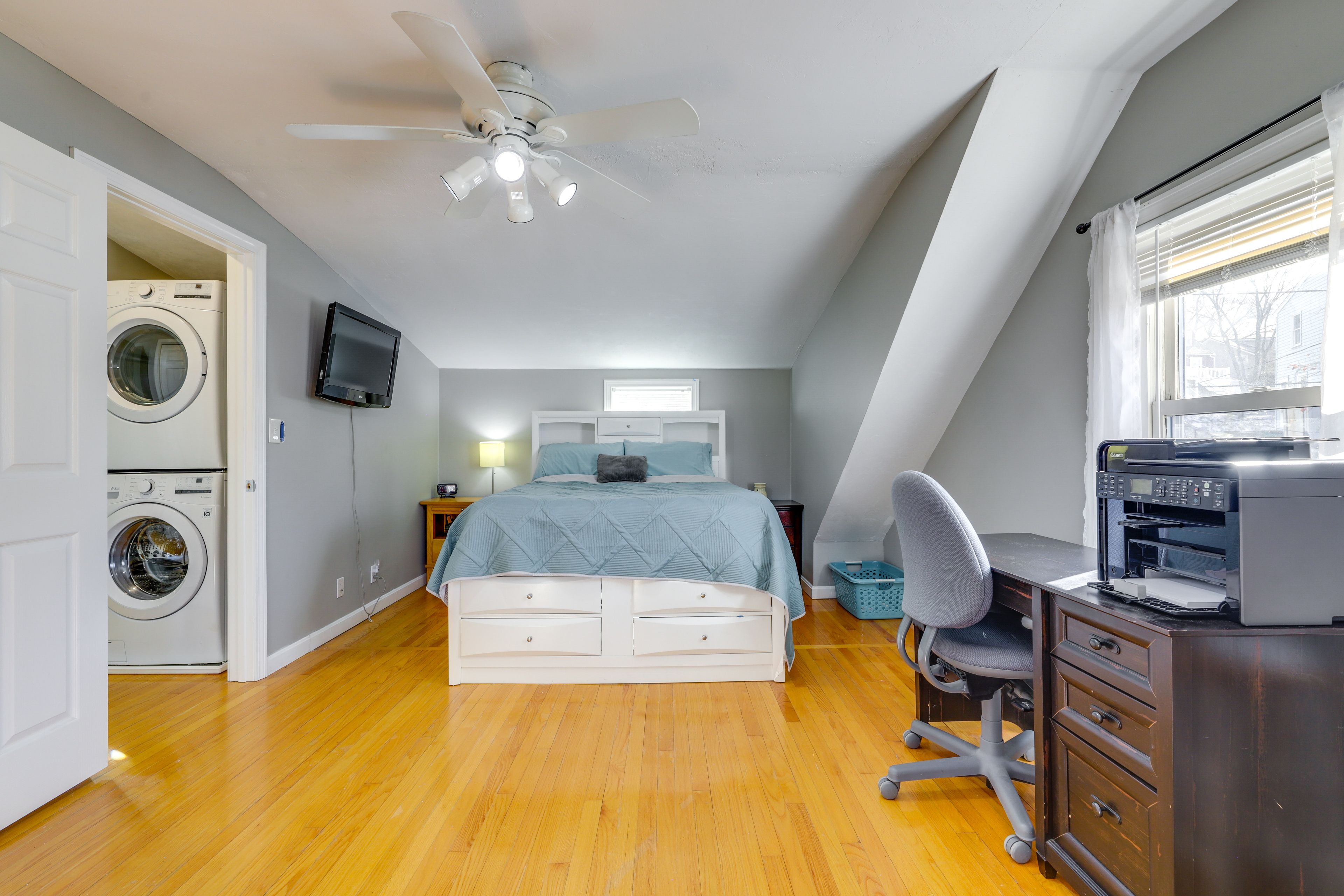 Bedroom 1 | 2nd Floor | Queen Bed