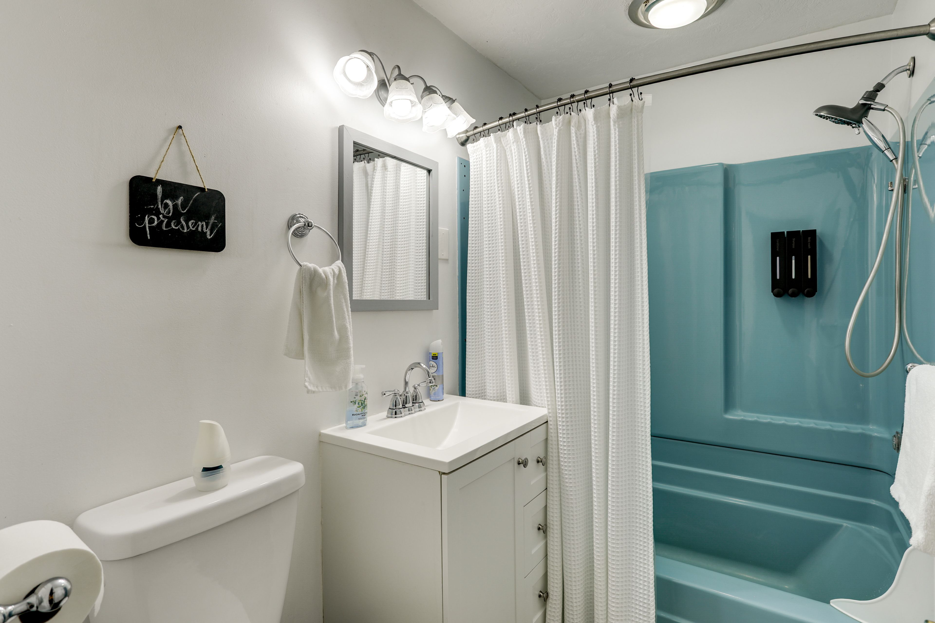 Full Bathroom | 1st Floor