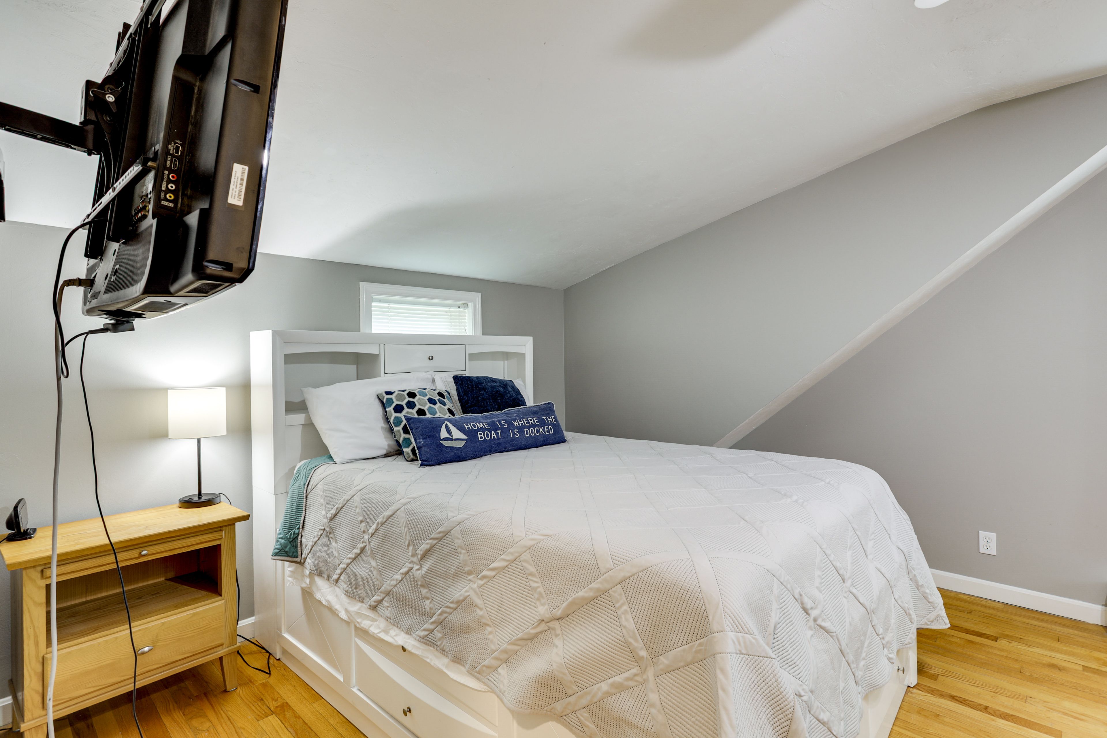 Bedroom 1 | 2nd Floor | Queen Bed
