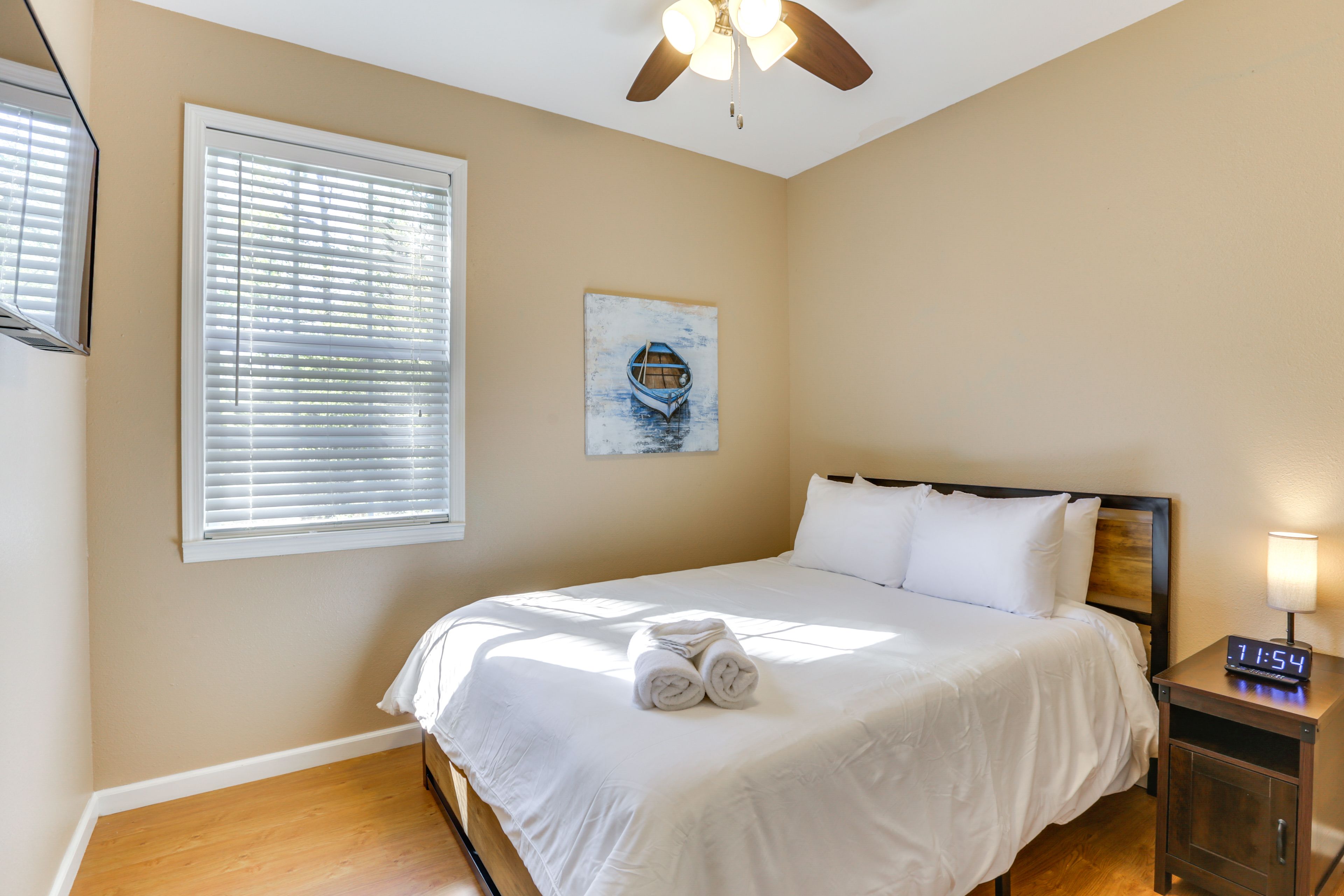Bedroom 2 | Queen Bed | Smart TV
