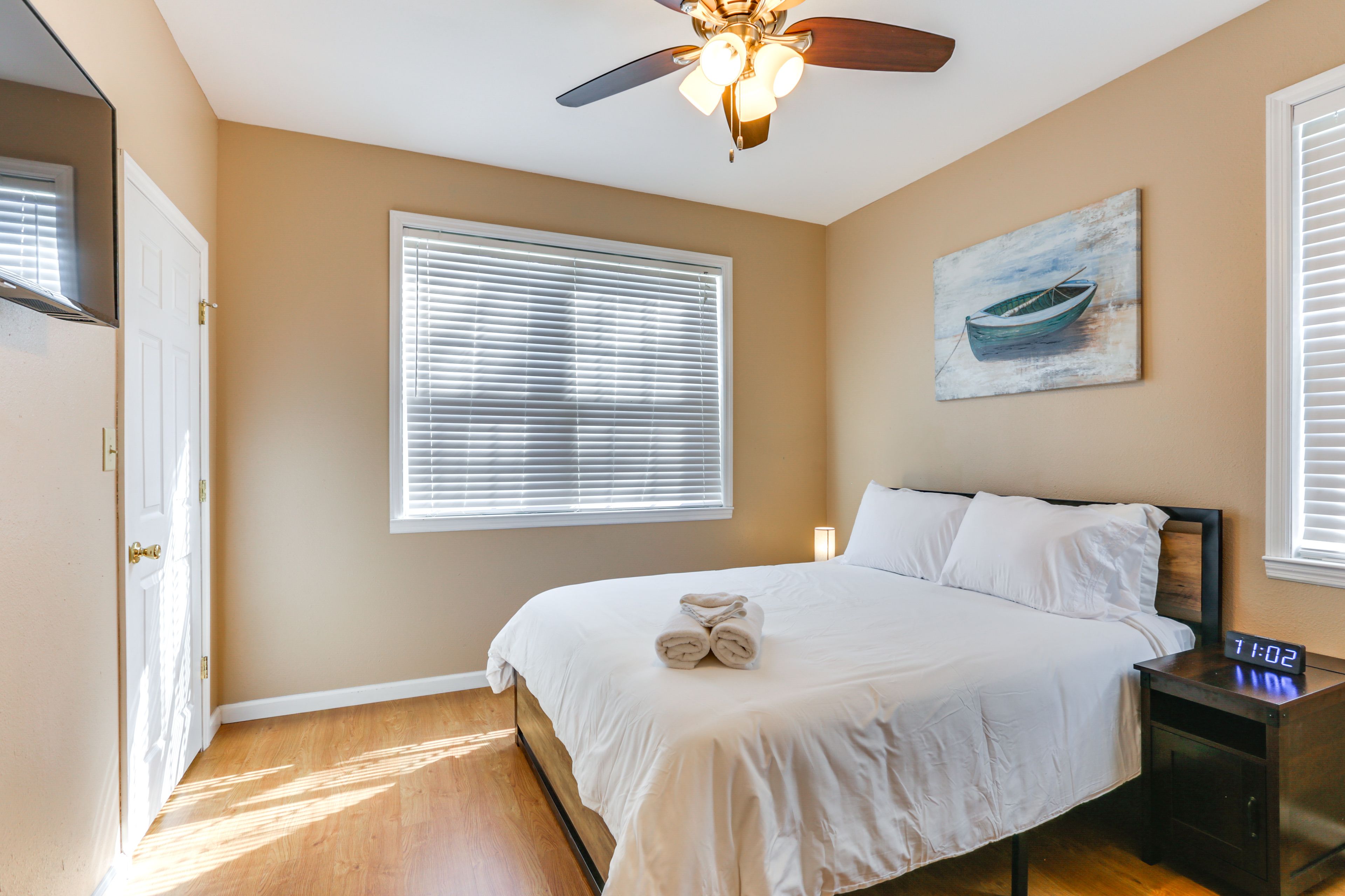 Bedroom 3 | Queen Bed | Smart TV