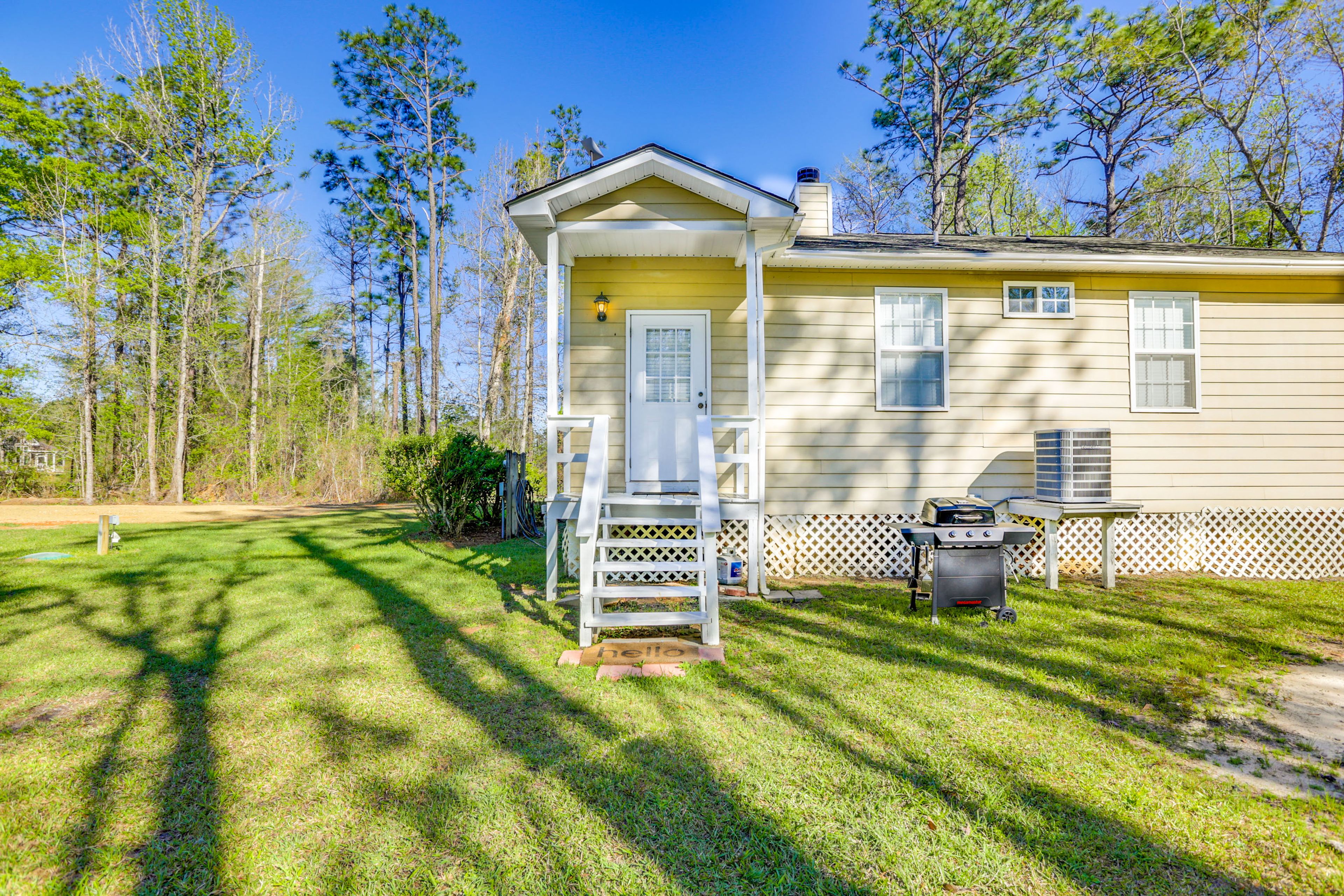 Yard | Gas Grill | Swing Set