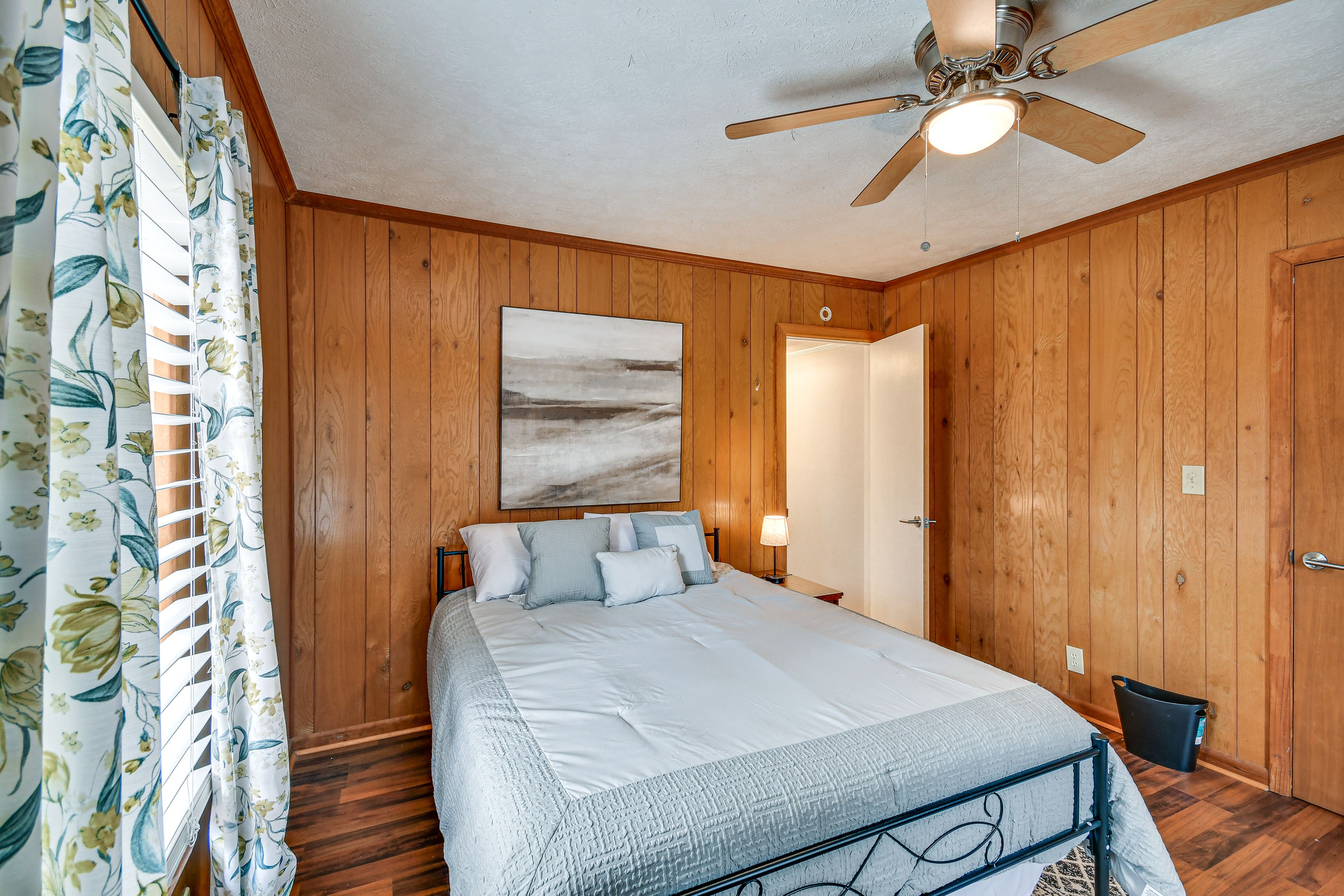 Bedroom 3 | Queen Bed | Flat-Screen TV