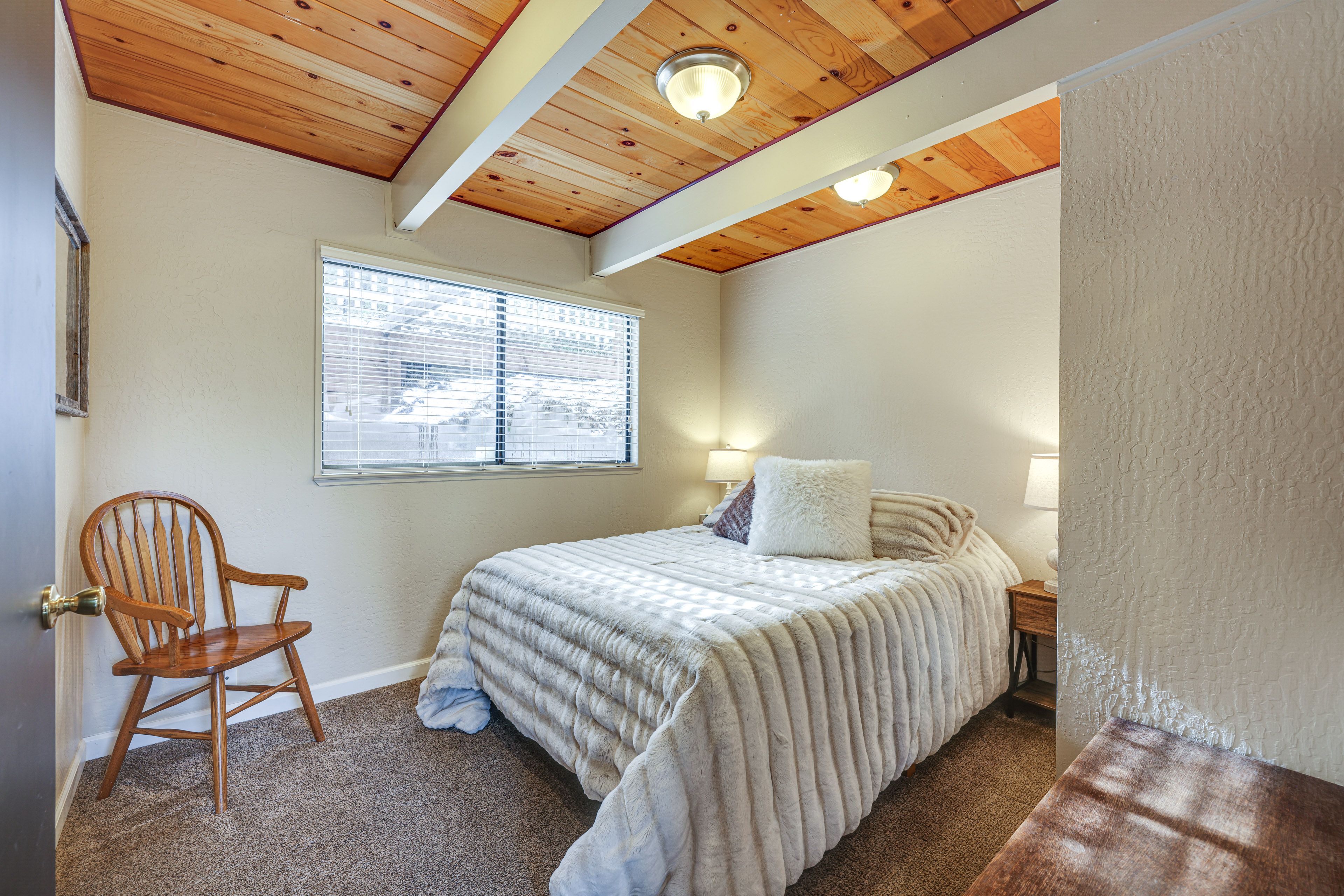 Bedroom 2 | Queen Bed | 1st Floor
