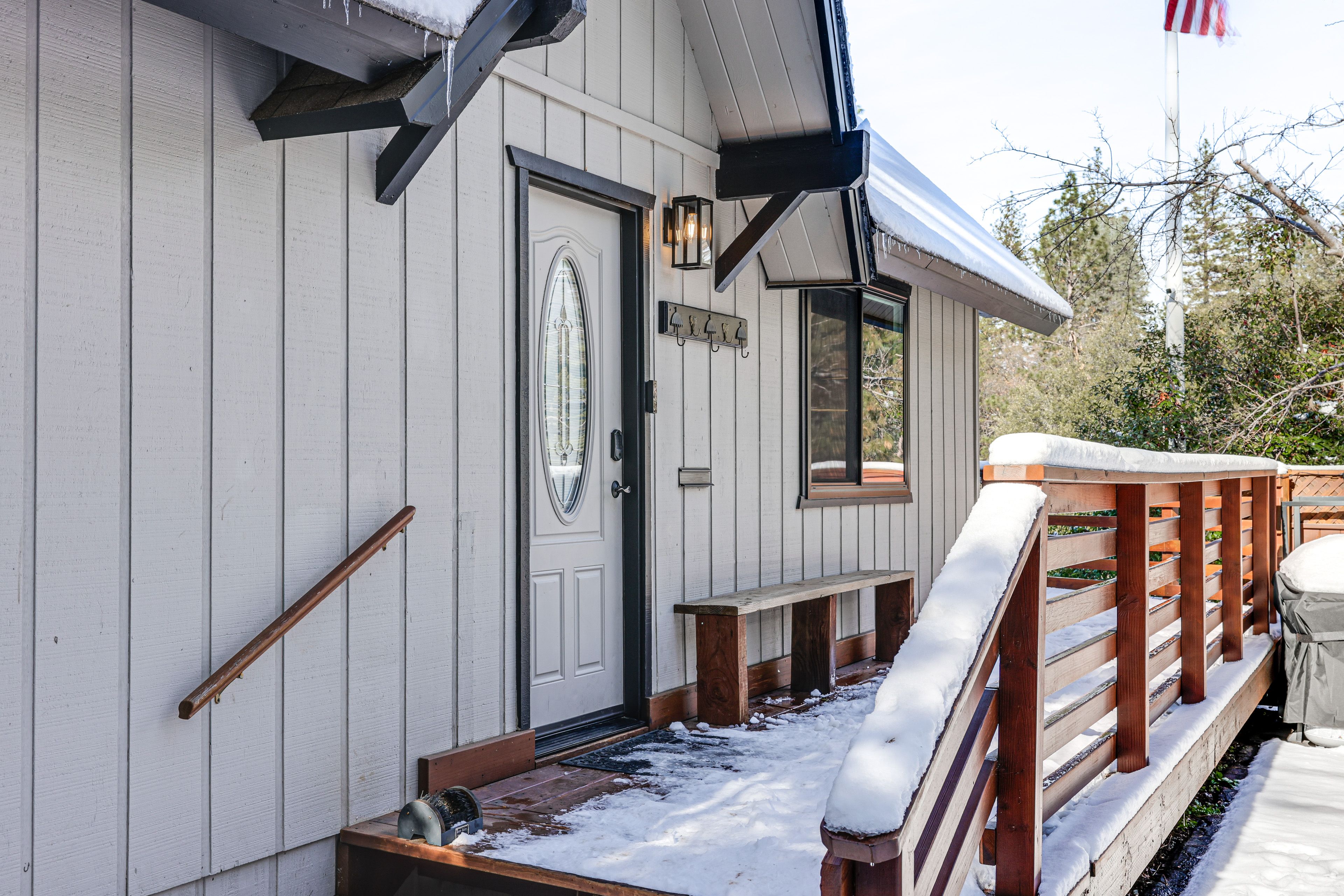 Cabin Exterior | Driveway (10 Vehicles) | RV/Trailer Parking